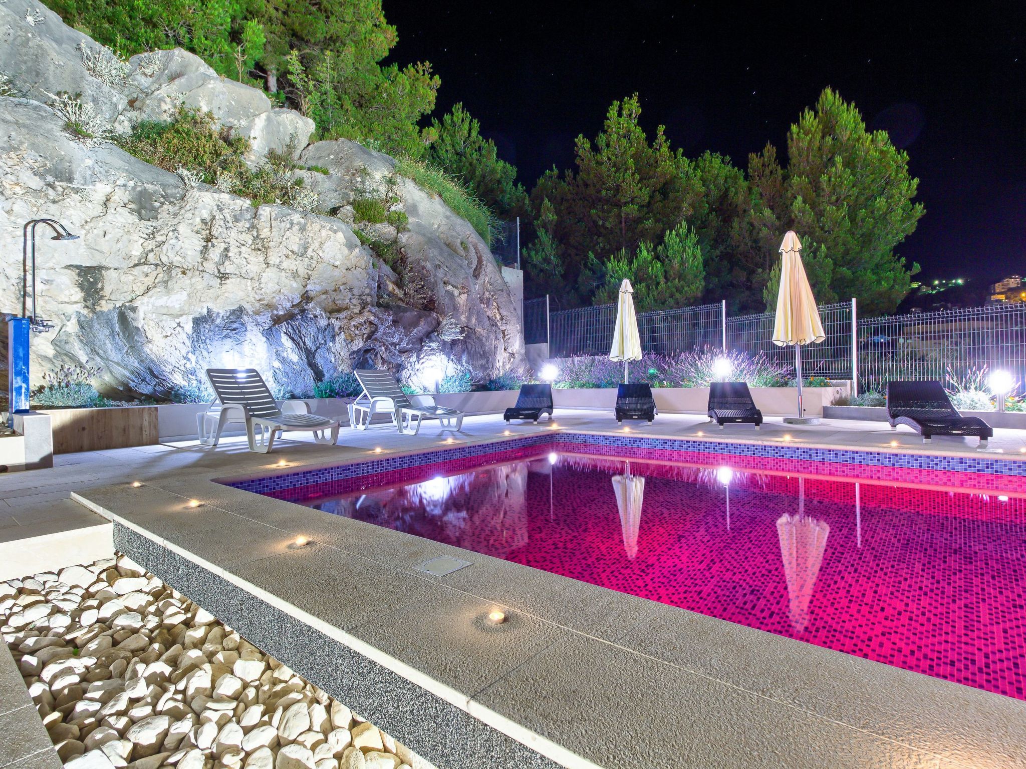 "Villa Rock" mit Blick auf das Wasser-Draußen