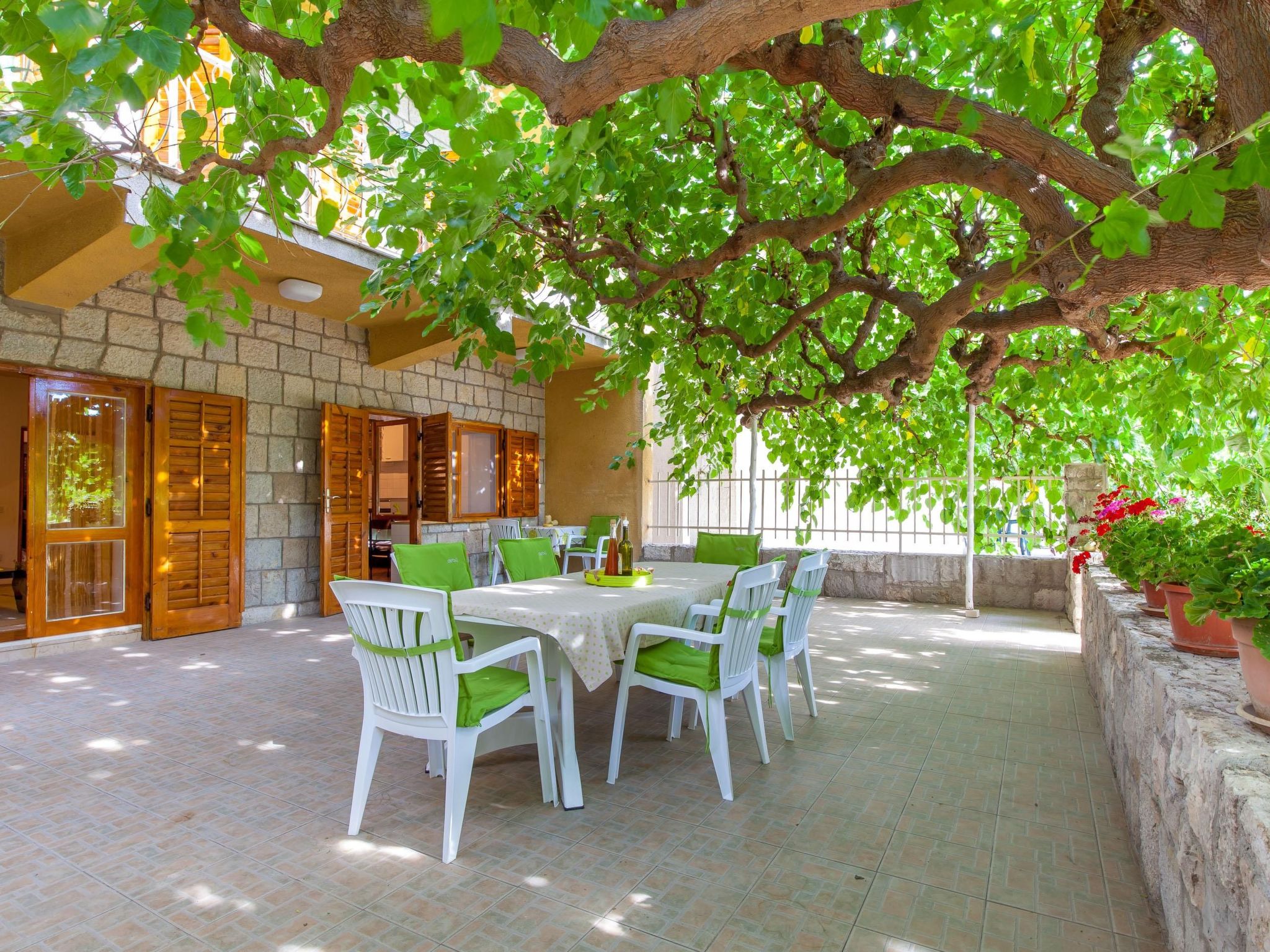 Maric mit Terrasse und Balkon-Dedans