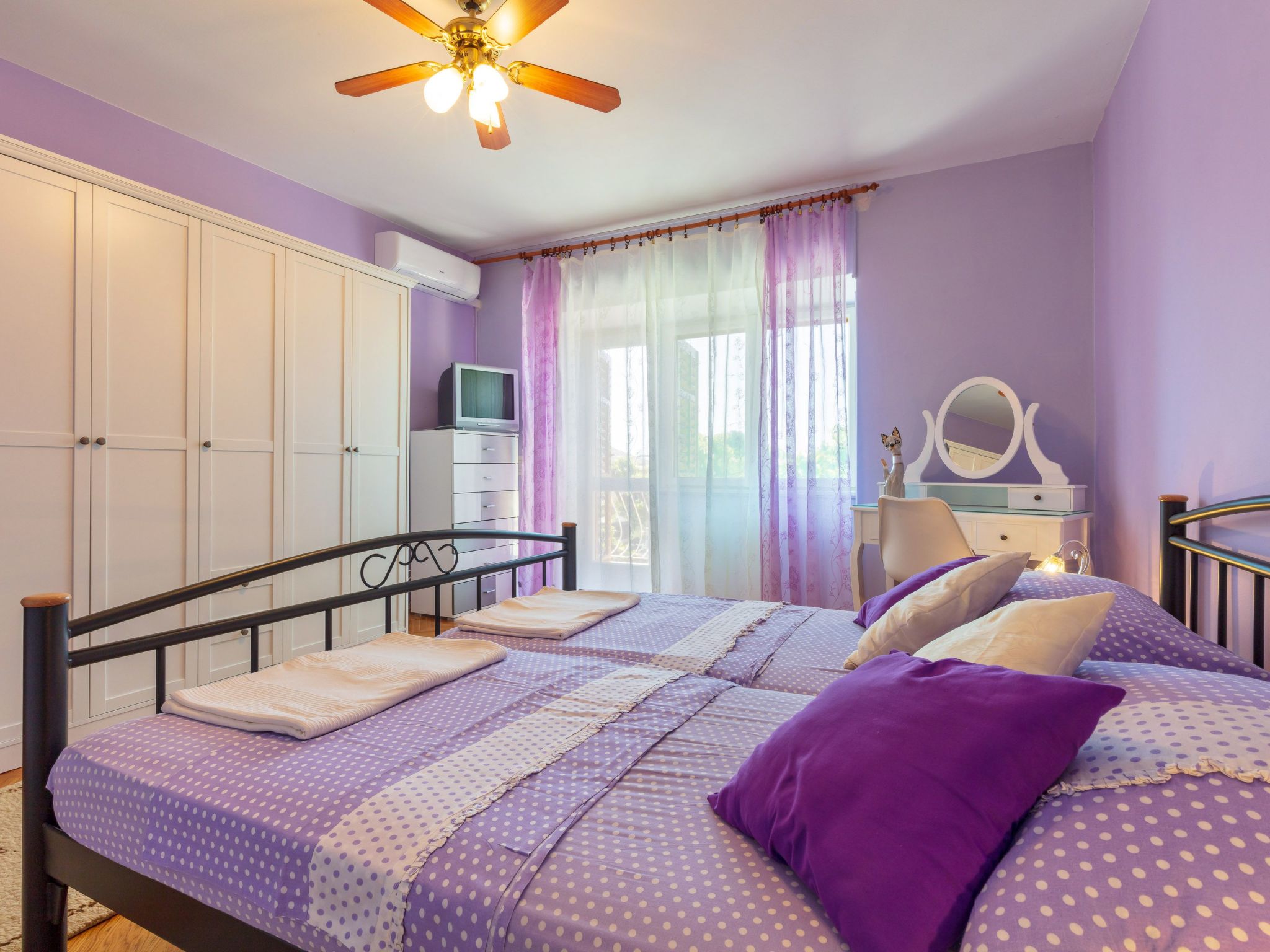 Maric mit Terrasse und Balkon-Dedans