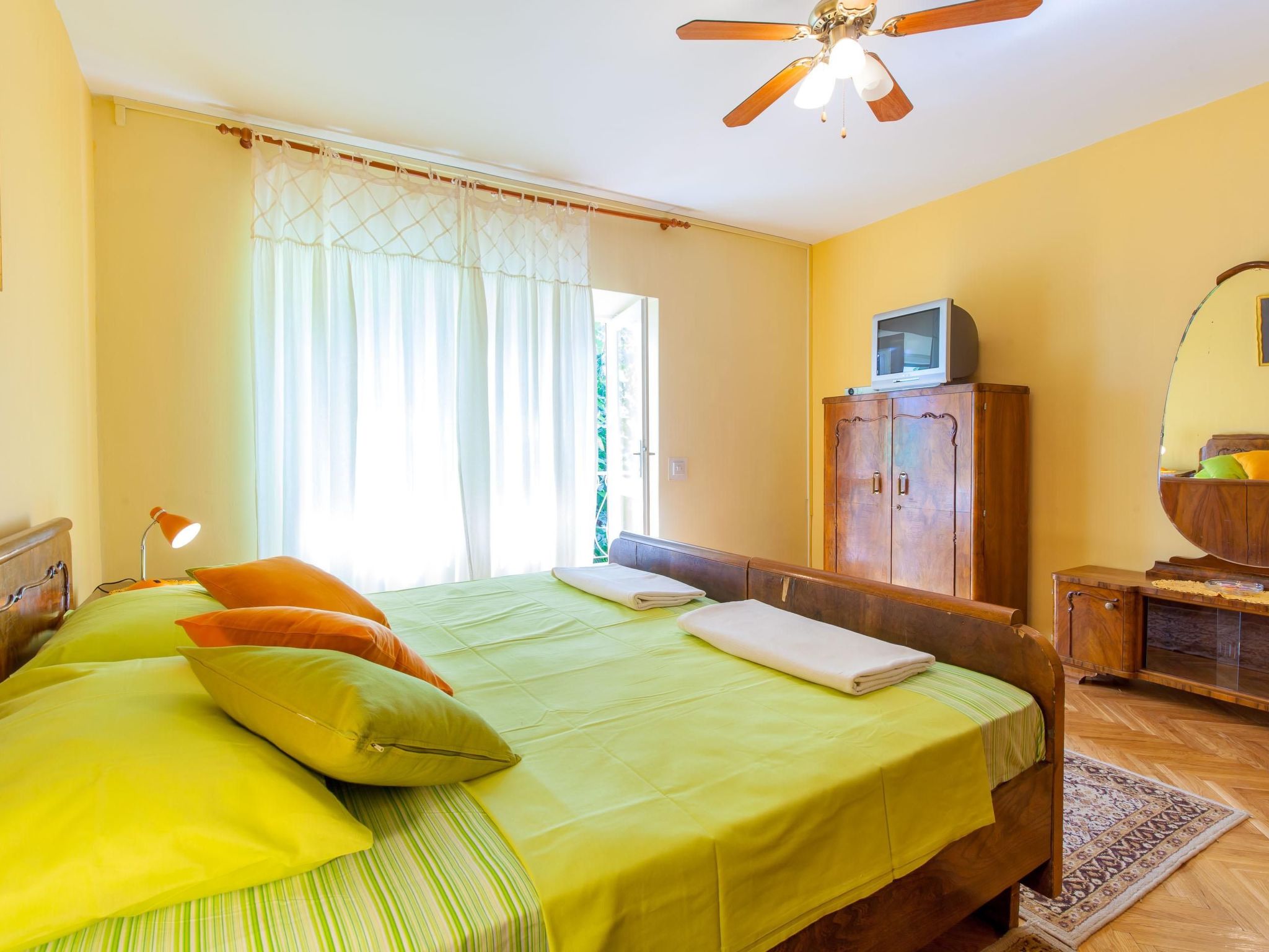 Maric mit Terrasse und Balkon-Dedans