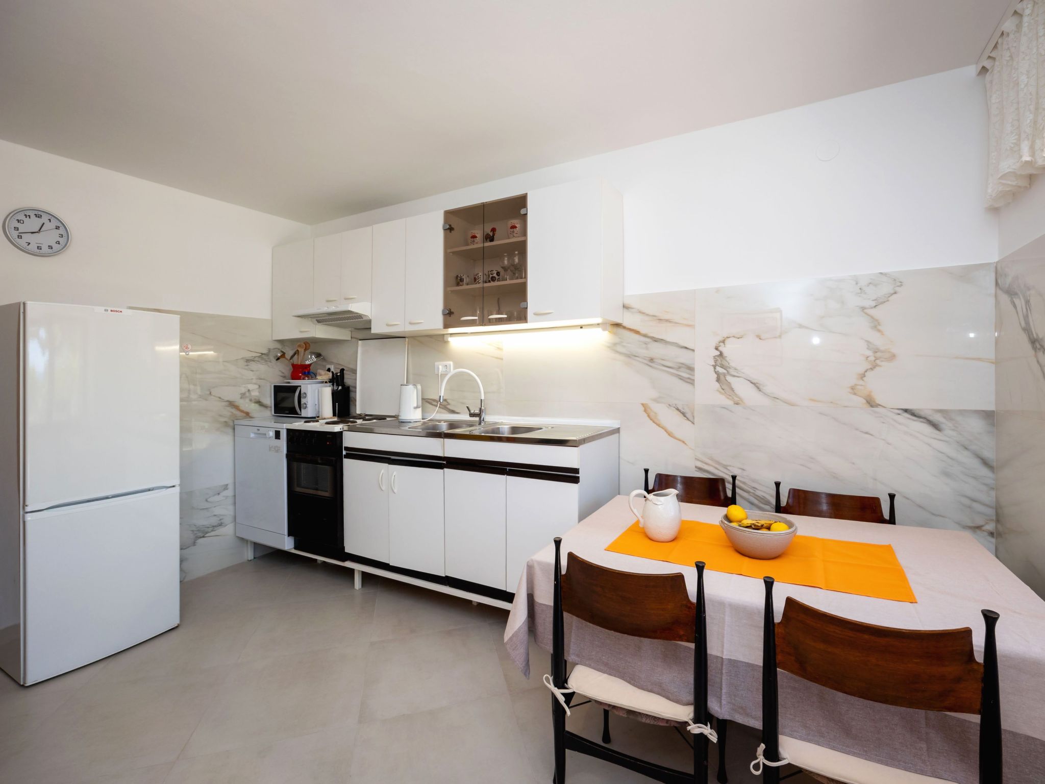 Maric mit Terrasse und Balkon-Dedans