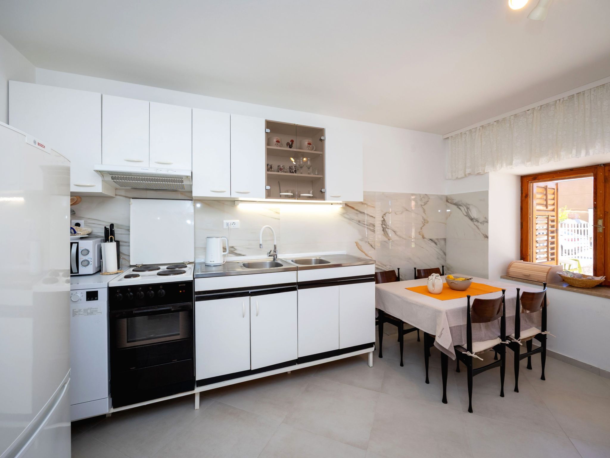 Maric mit Terrasse und Balkon-Dedans