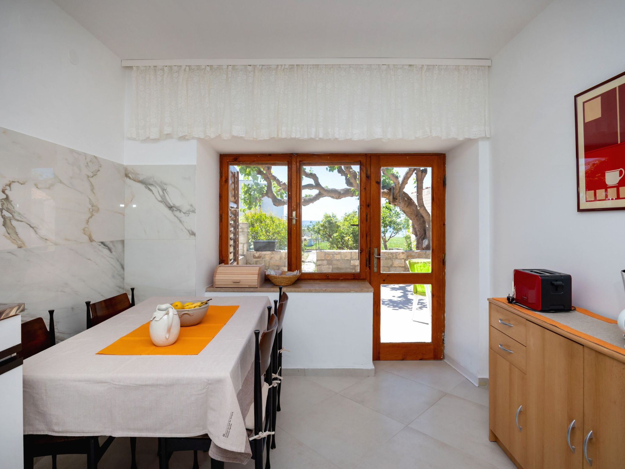 Maric mit Terrasse und Balkon-Dedans