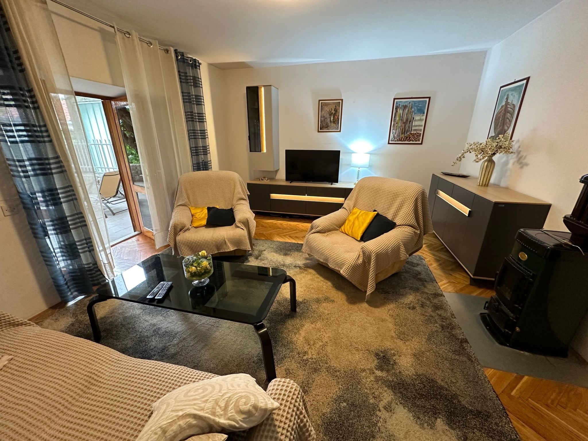 Maric mit Terrasse und Balkon-Dedans