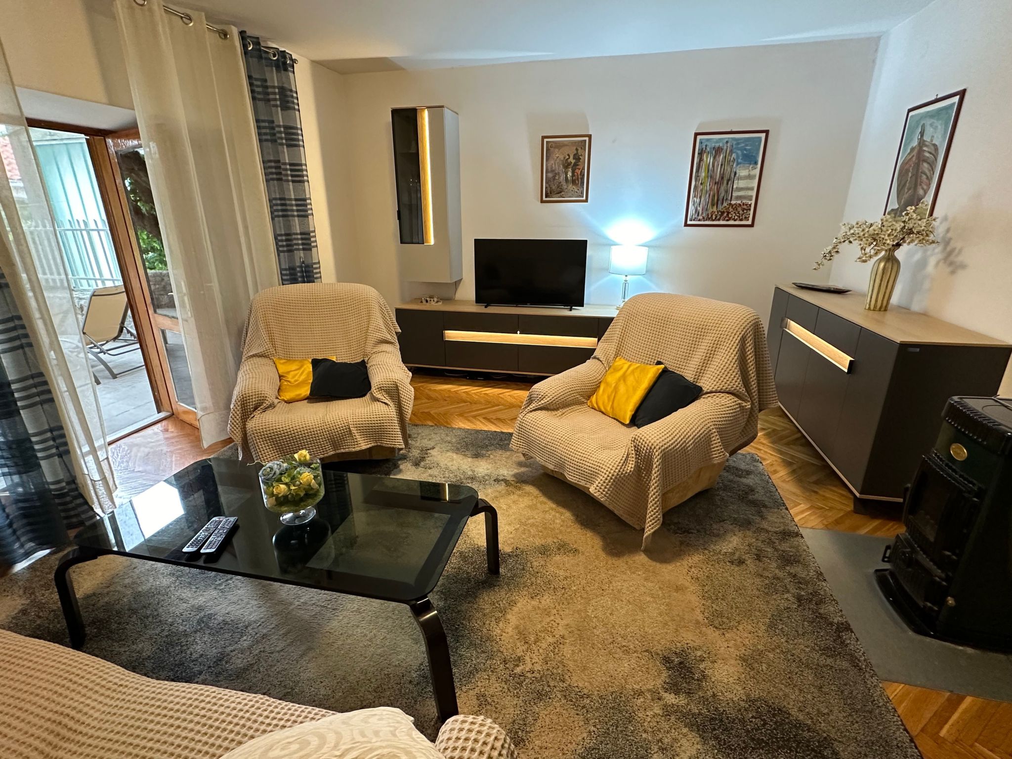 Maric mit Terrasse und Balkon-Dedans