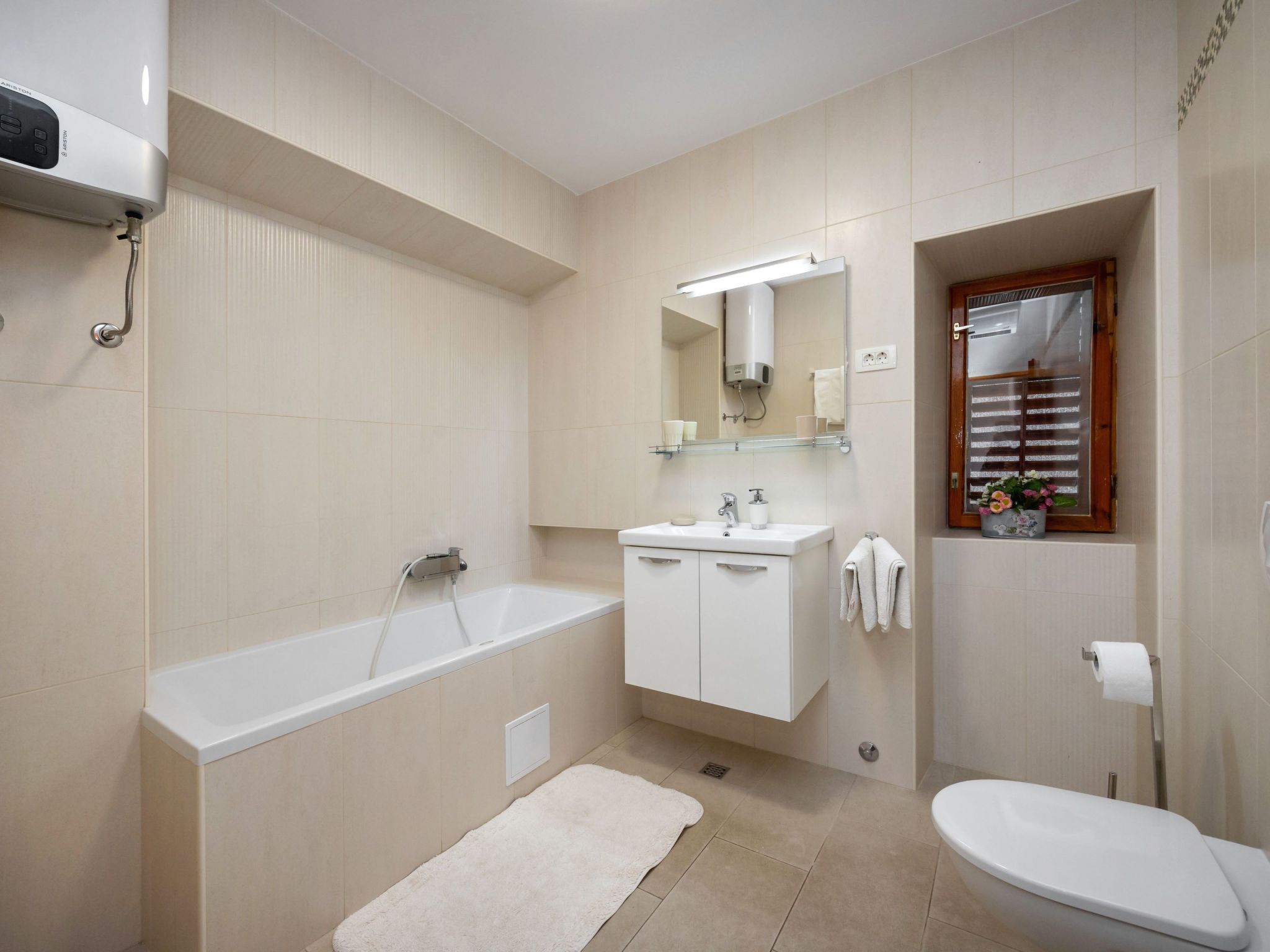 Maric mit Terrasse und Balkon-Dedans