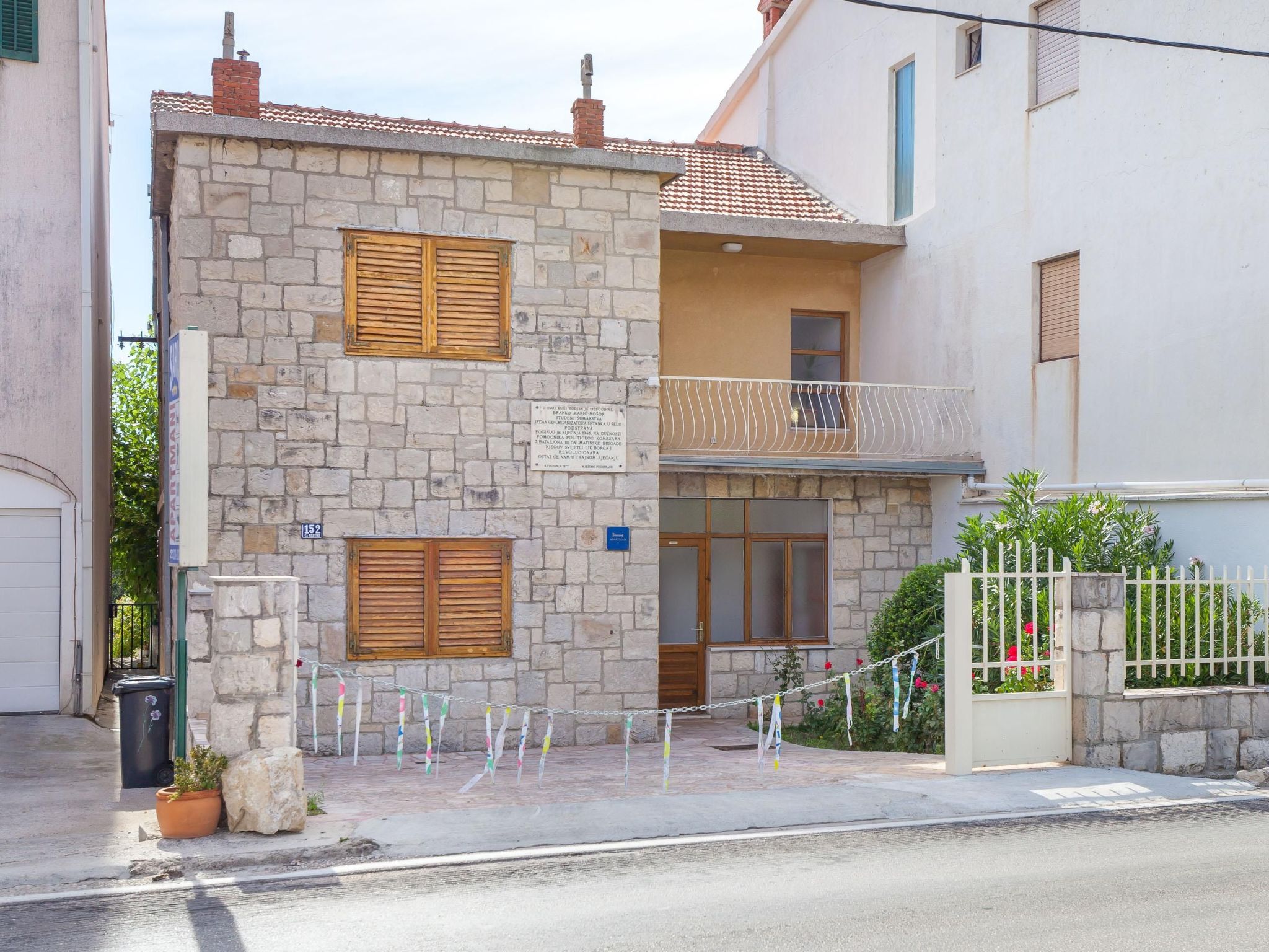Maric mit Terrasse und Balkon-Dedans