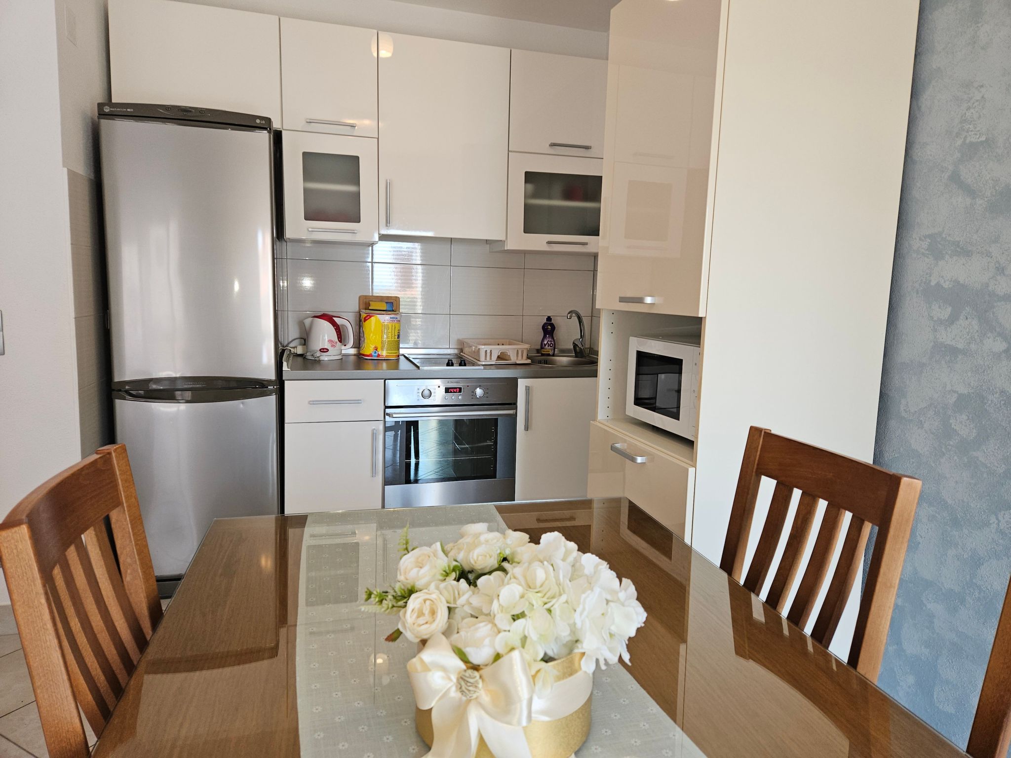 Maja großer Balkon 7 Minuten zu Fuß zum Strand und Hotel