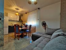 Amazing View: Schitterend appartement met panoramisch uitzicht op zee en stad in Podstrana - thumbnail 5