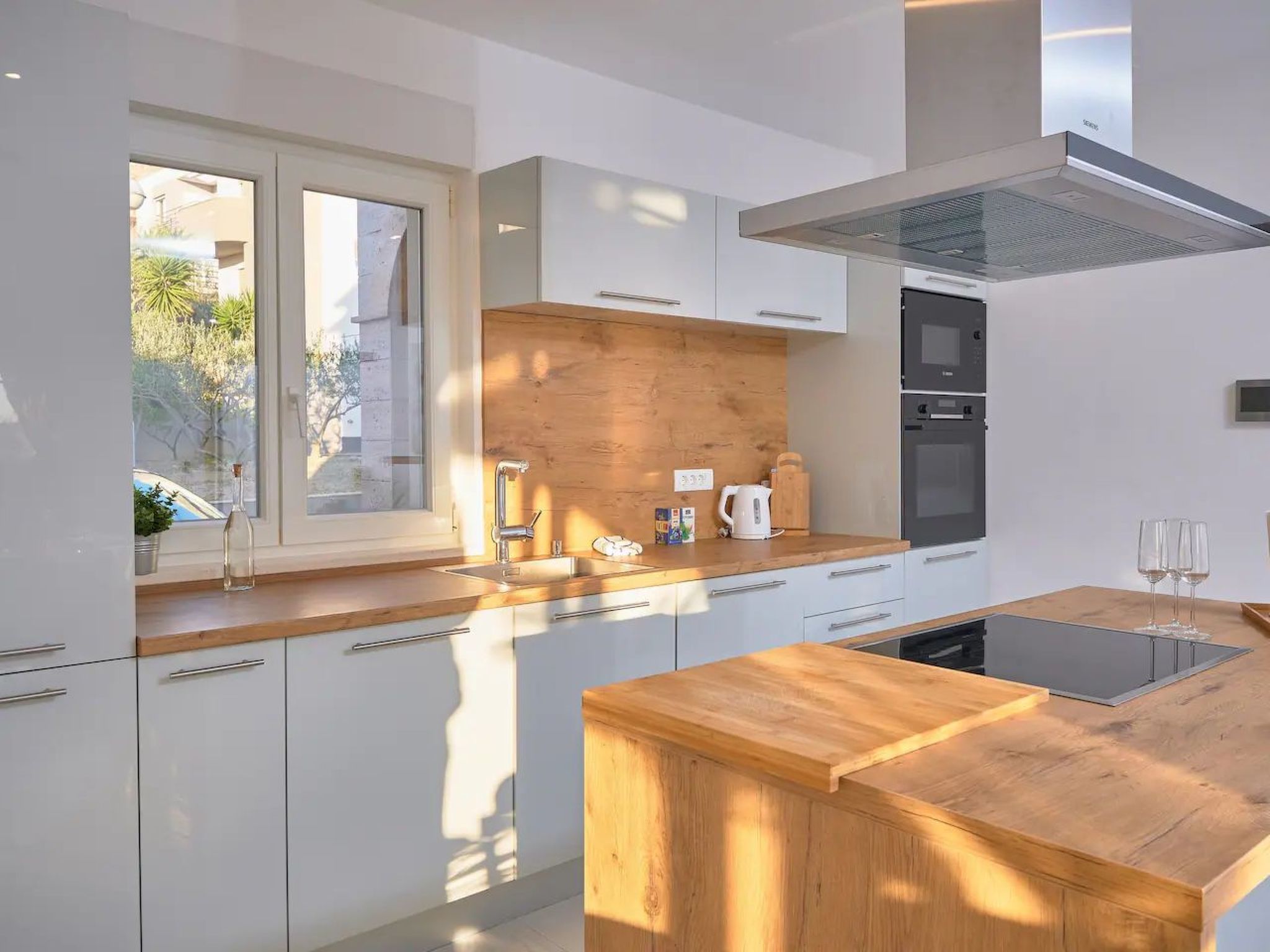 M&M Ferienhaus mit Pool-Dedans