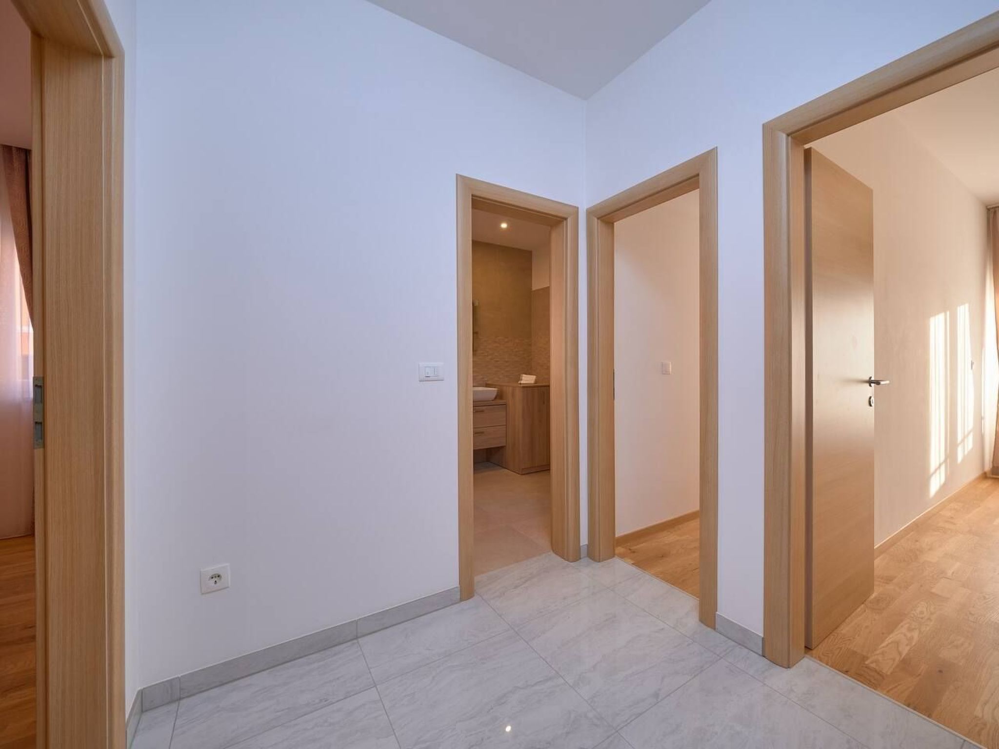 M&M Ferienhaus mit Pool-Dedans