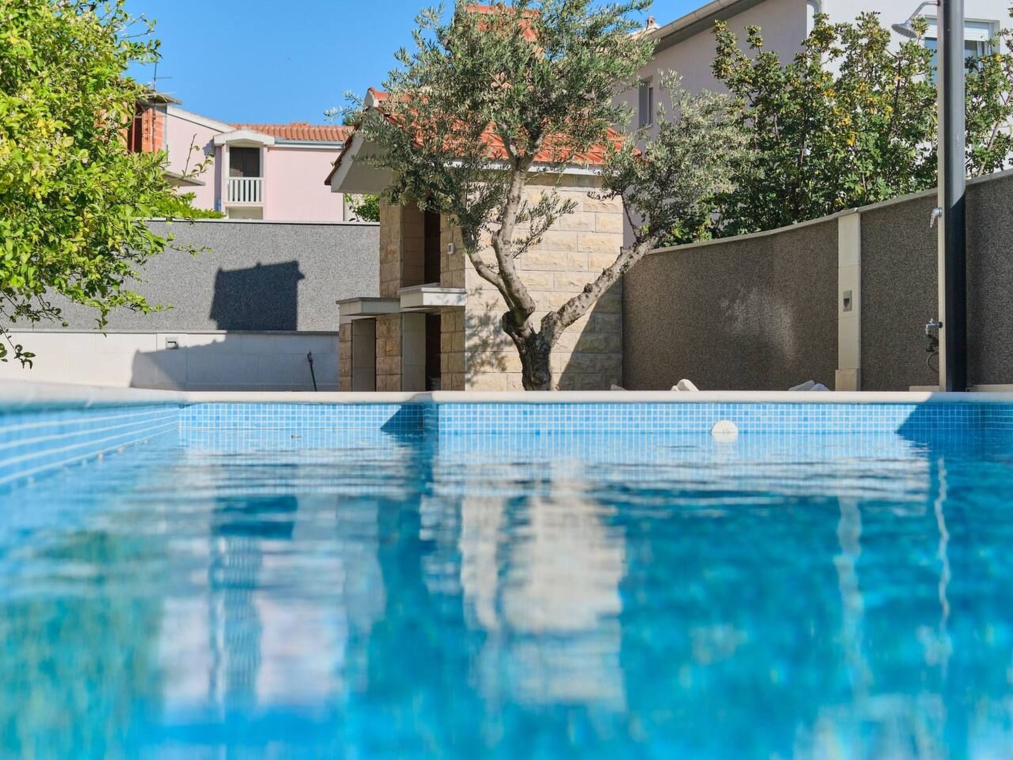 M&M Ferienhaus mit Pool-Dedans