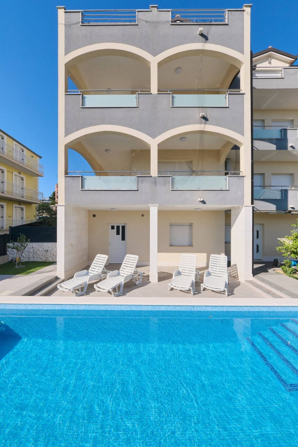 M&M Ferienhaus mit Pool-Dedans