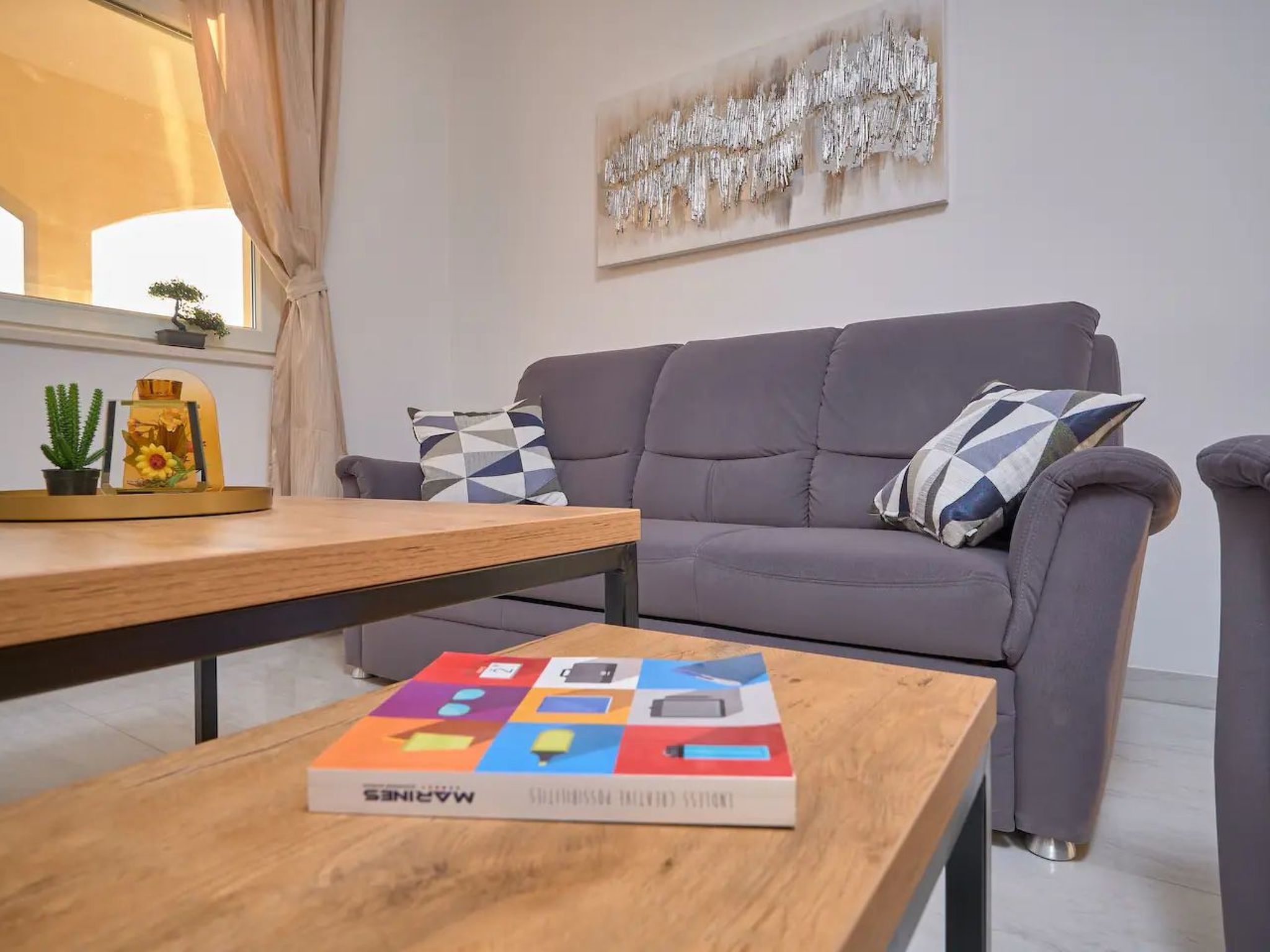 M Ganze Etage in einem geräumigen Haus mit Pool-Dedans