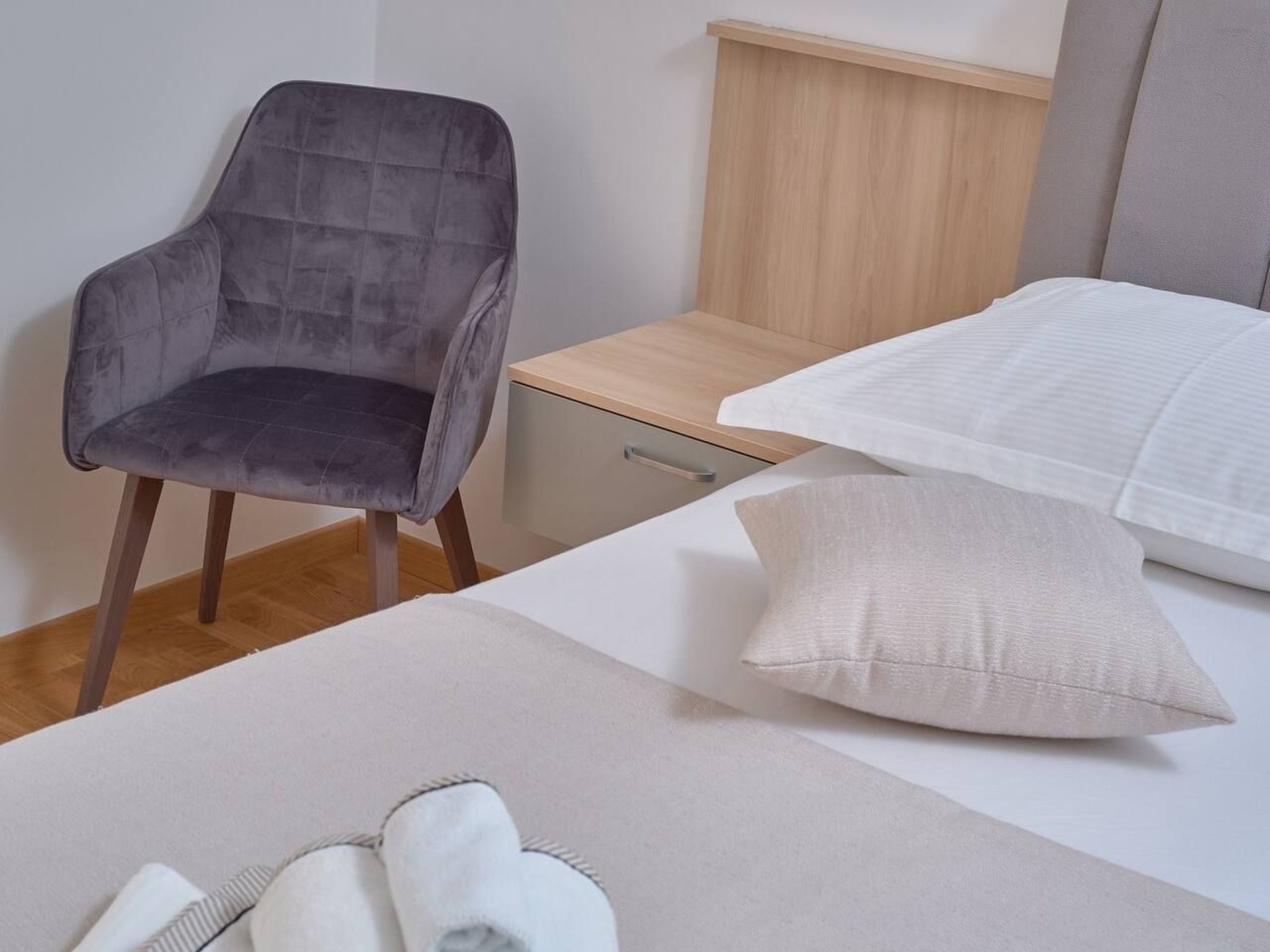 M Ganze Etage in einem geräumigen Haus mit Pool-Dedans