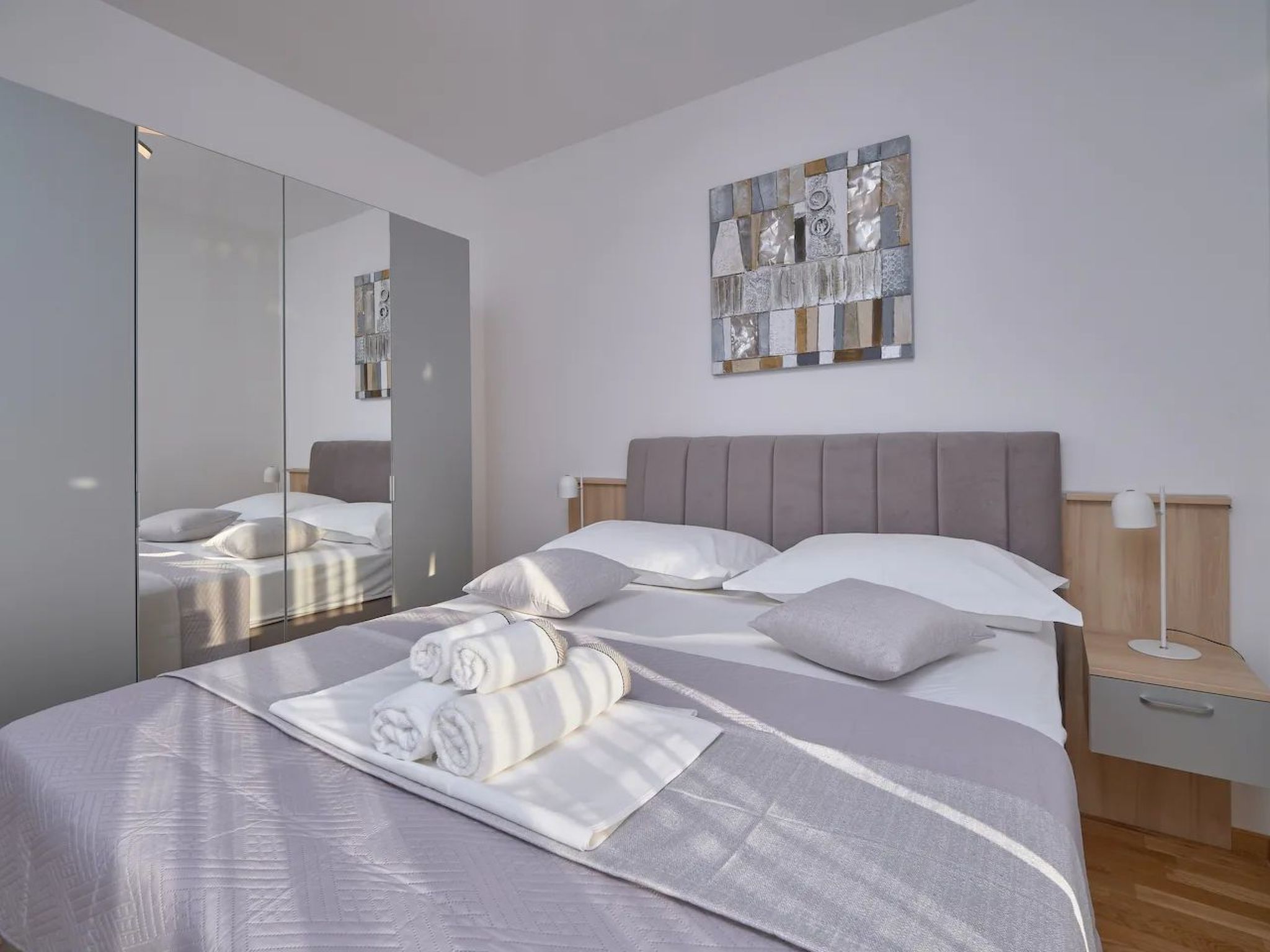 M Ganze Etage in einem geräumigen Haus mit Pool-Dedans