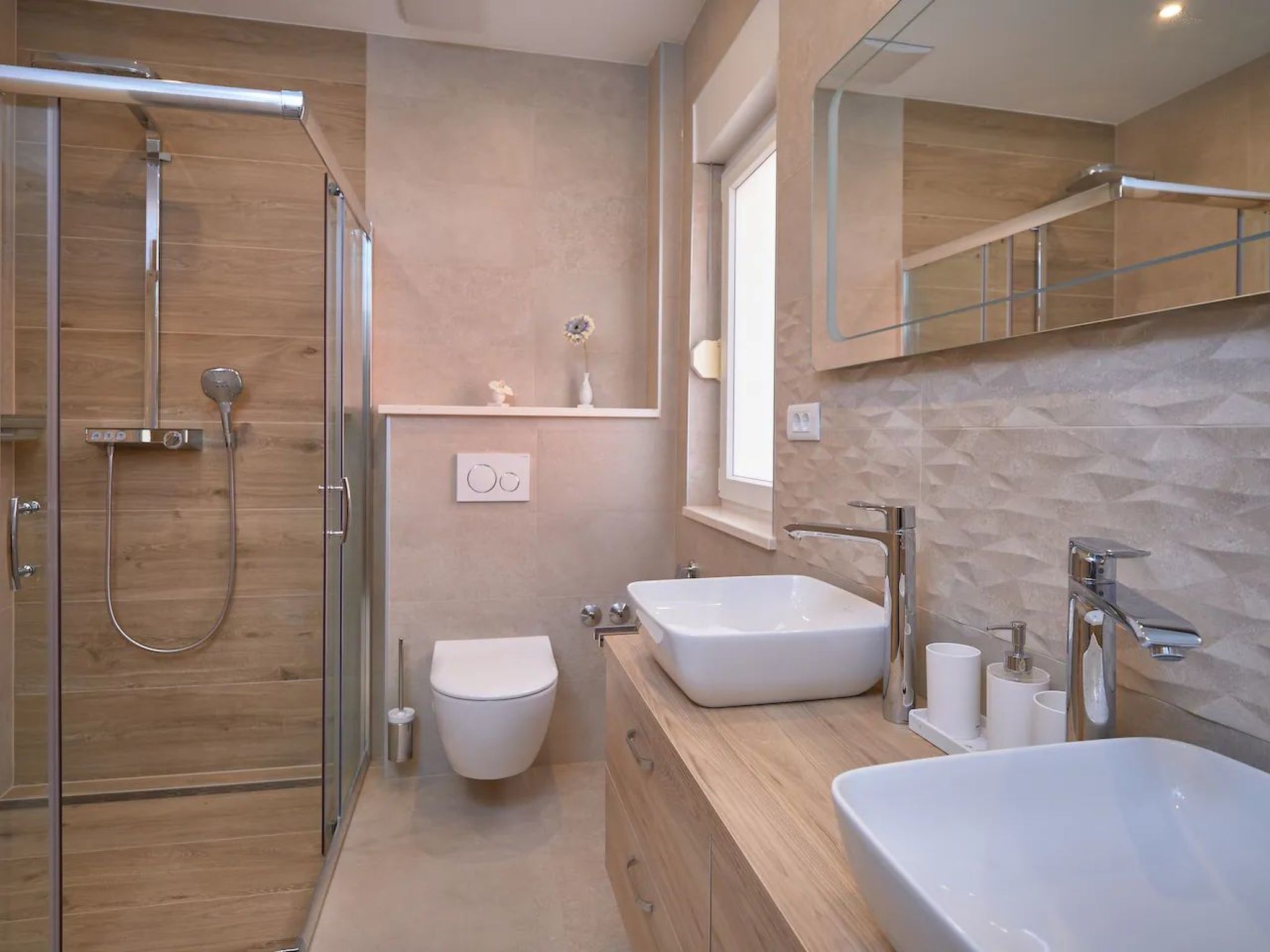 M Ganze Etage in einem geräumigen Haus mit Pool-Dedans