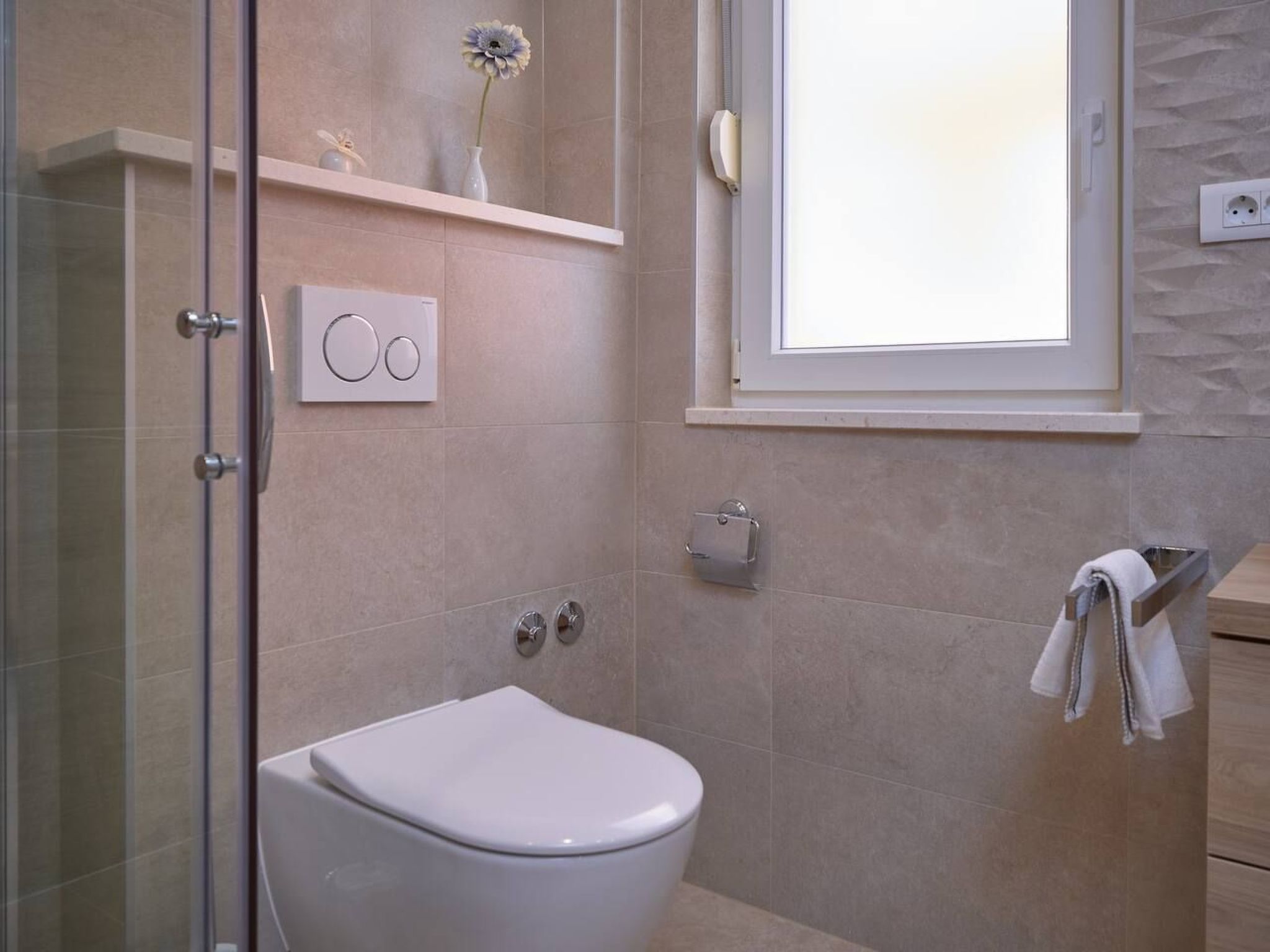 M Ganze Etage in einem geräumigen Haus mit Pool-Dedans