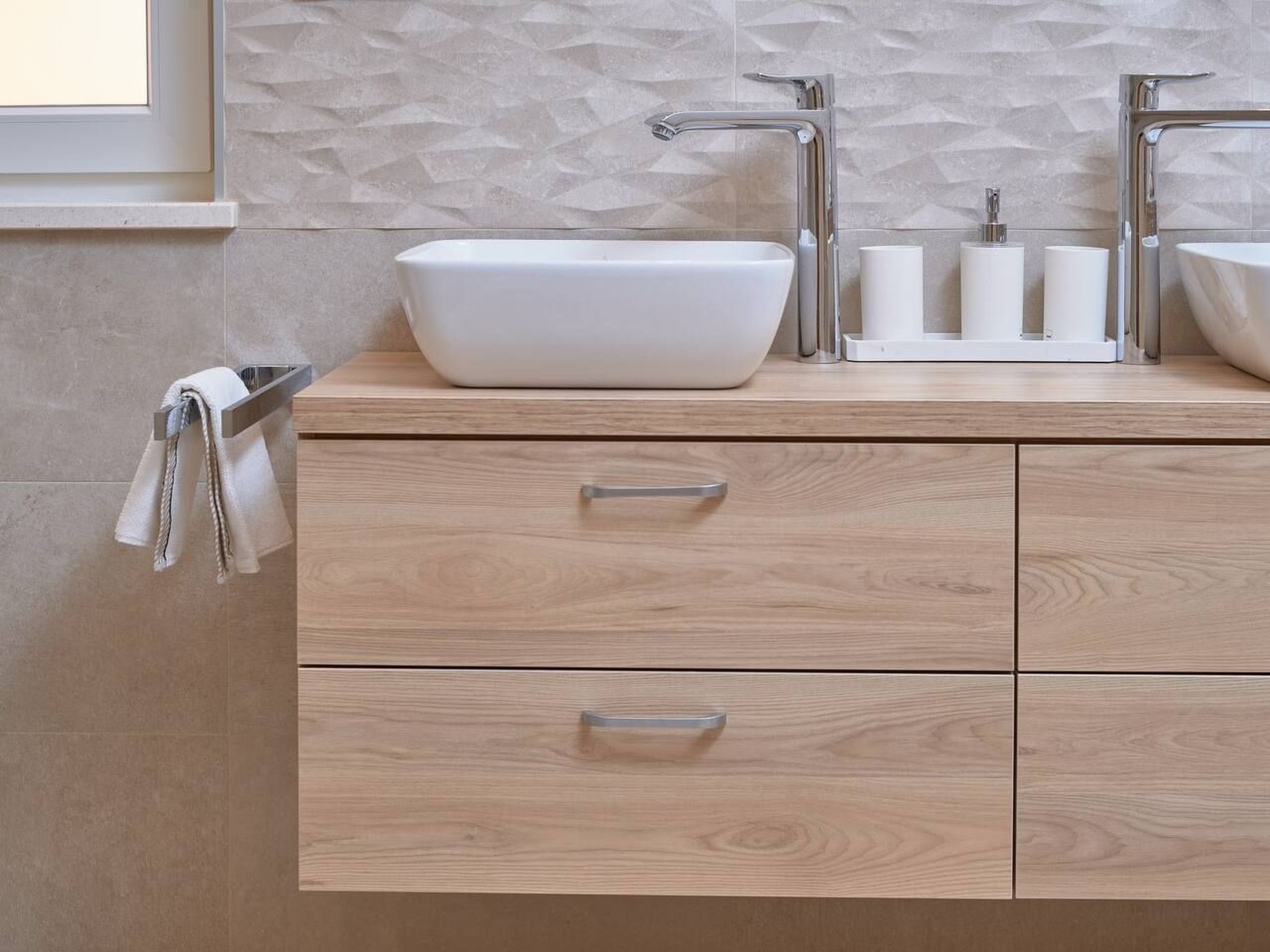 M Ganze Etage in einem geräumigen Haus mit Pool-Dedans