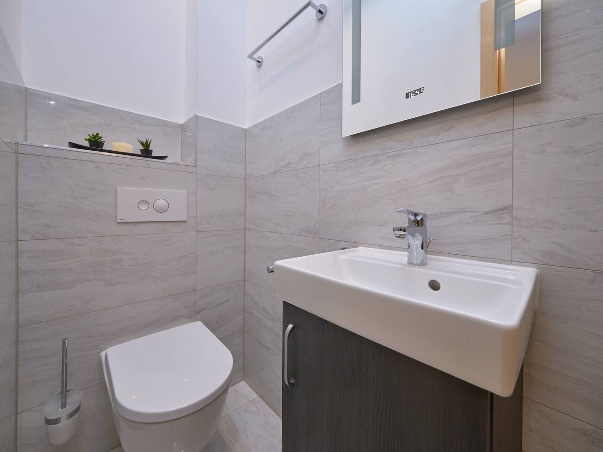 M Ganze Etage in einem geräumigen Haus mit Pool-Dedans