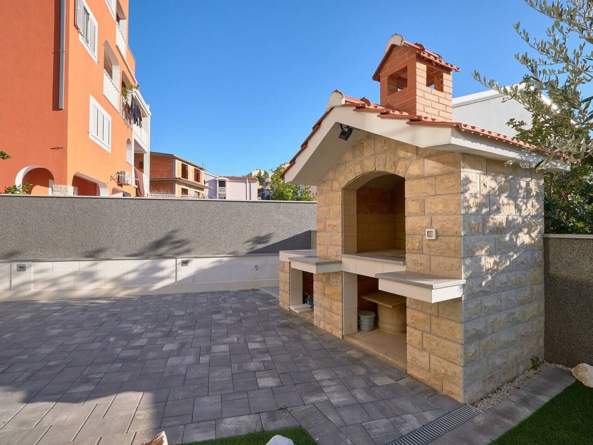 M Ganze Etage in einem geräumigen Haus mit Pool-Dedans