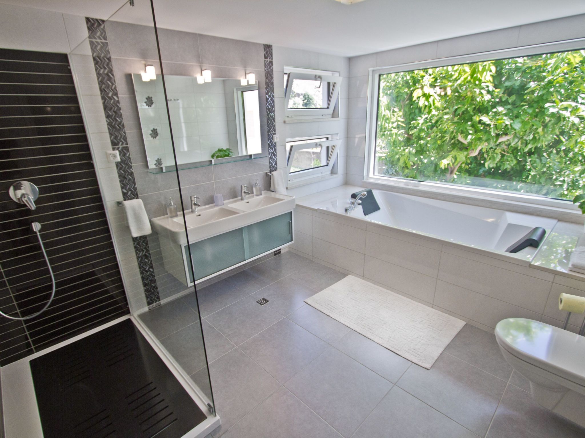 Charmantes Ferienhaus mit grünem Garten-Drinnen