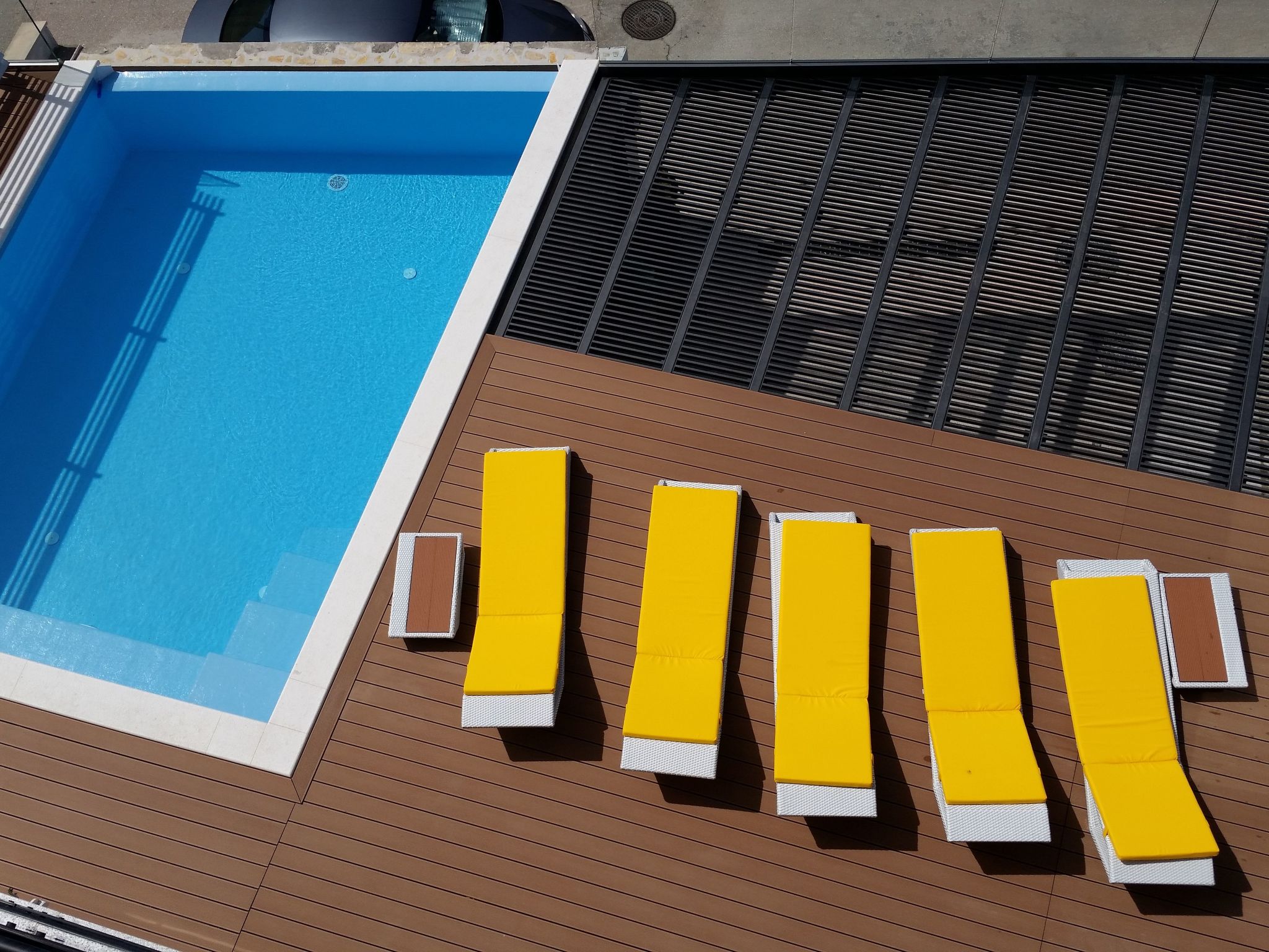 Charmantes Ferienhaus mit grünem Garten-Draußen