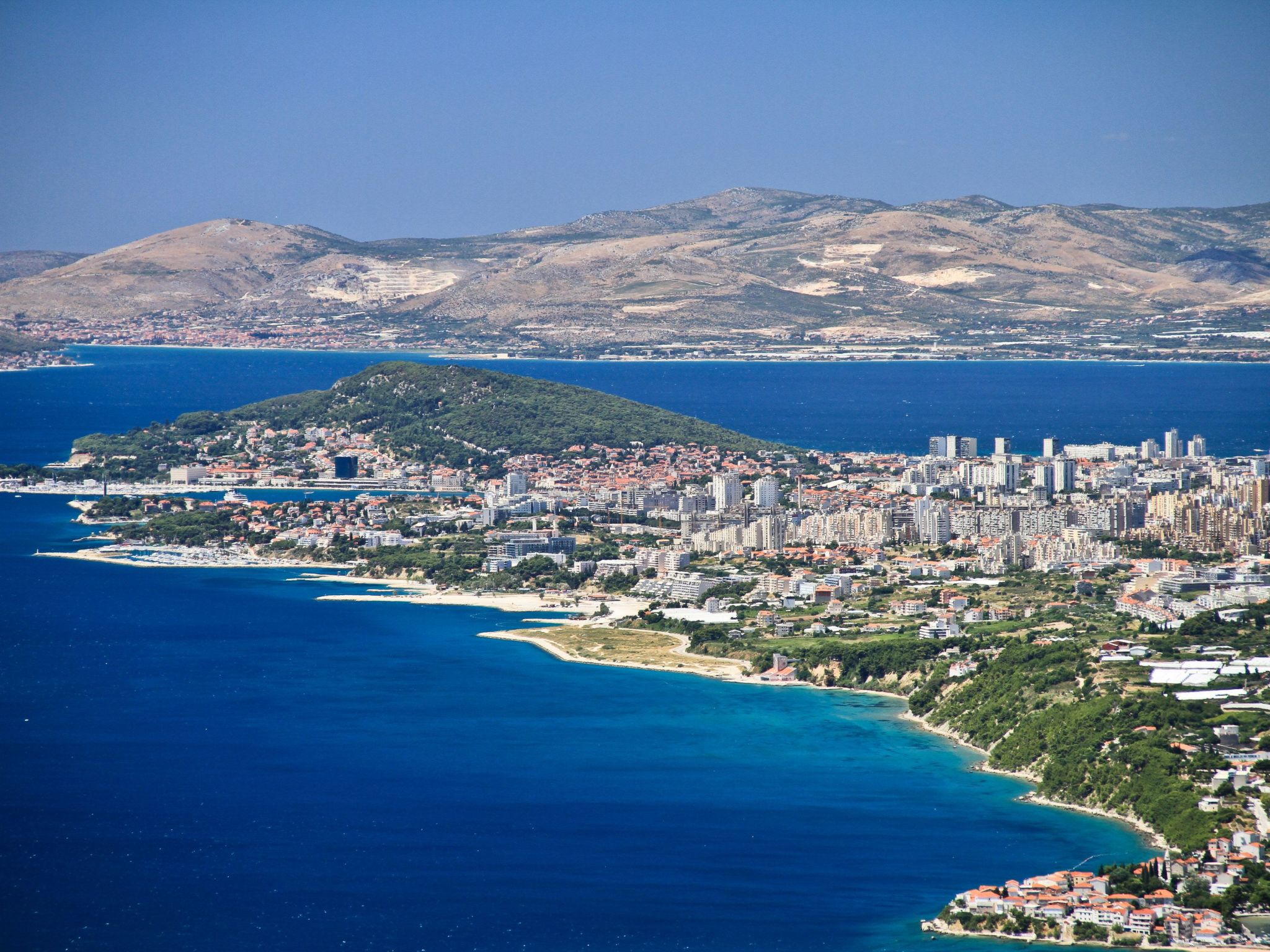 Charmantes Ferienhaus mit grünem Garten-Image-tags.info