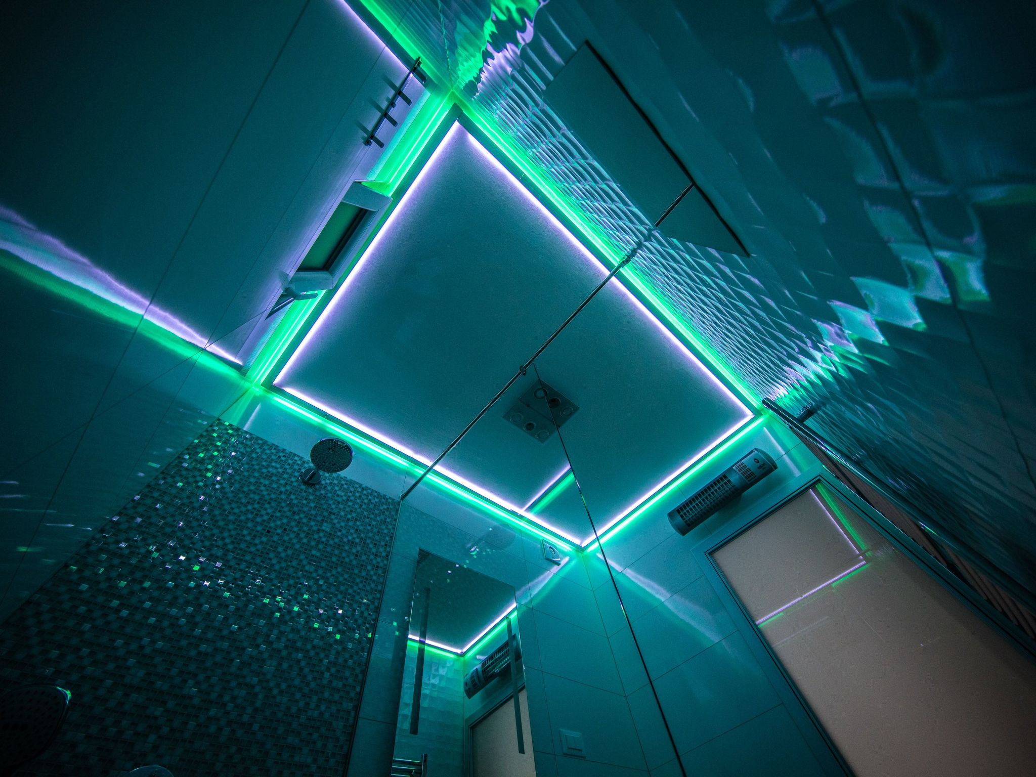 Charmantes Ferienhaus mit grünem Garten-Drinnen