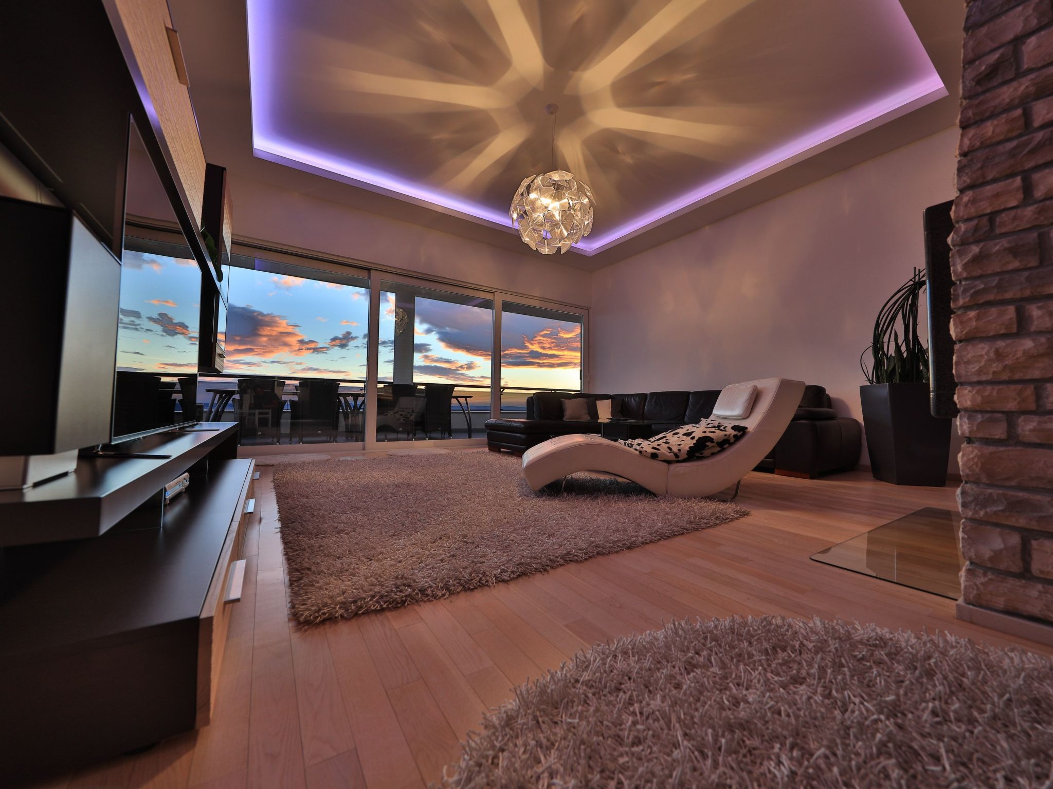 Charmantes Ferienhaus mit grünem Garten-Drinnen