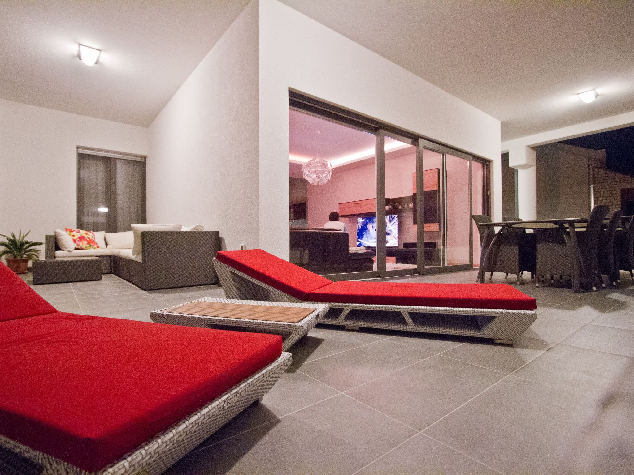 Charmantes Ferienhaus mit grünem Garten-Drinnen