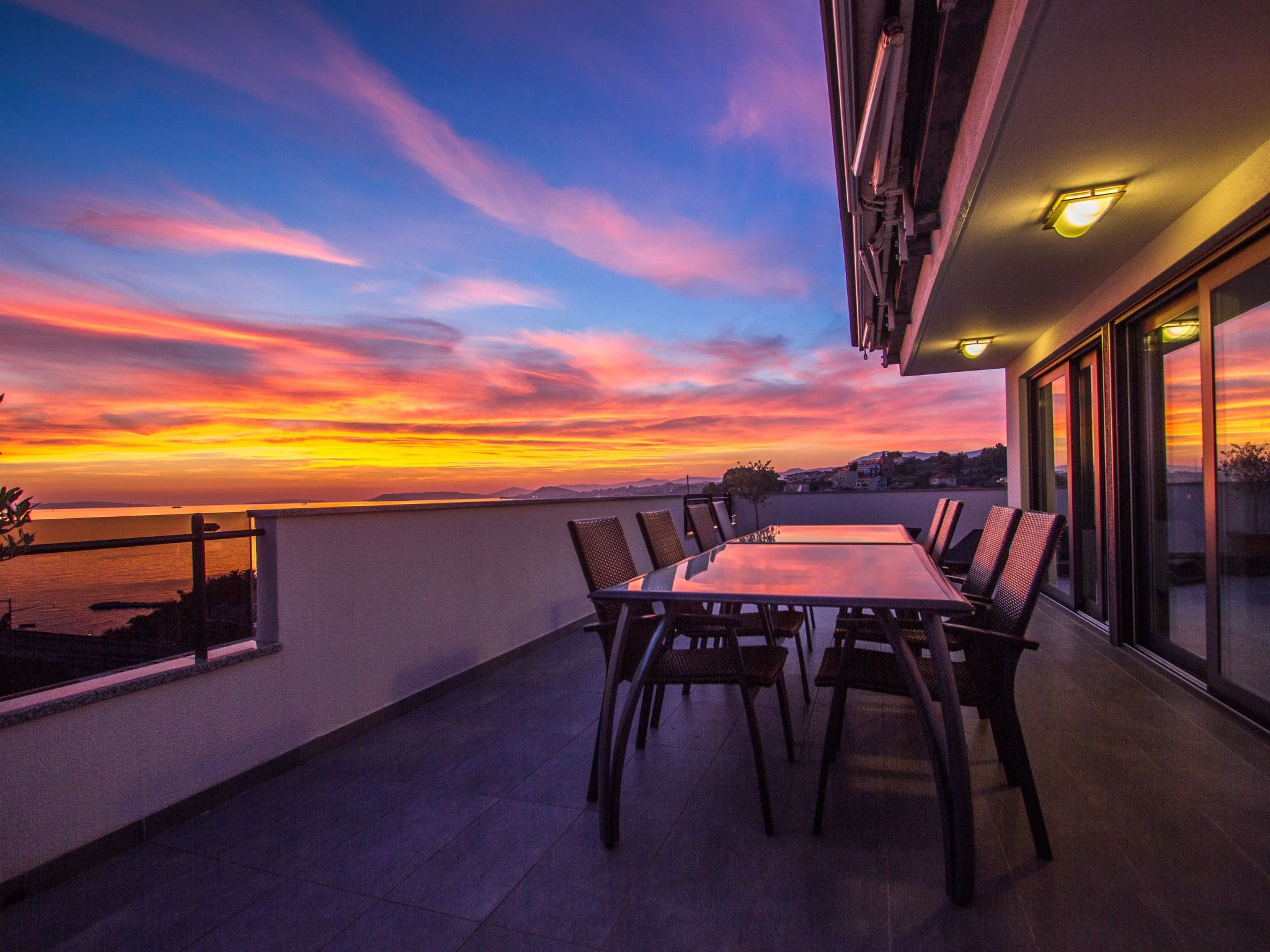 Charmantes Ferienhaus mit grünem Garten-Image-tags.info