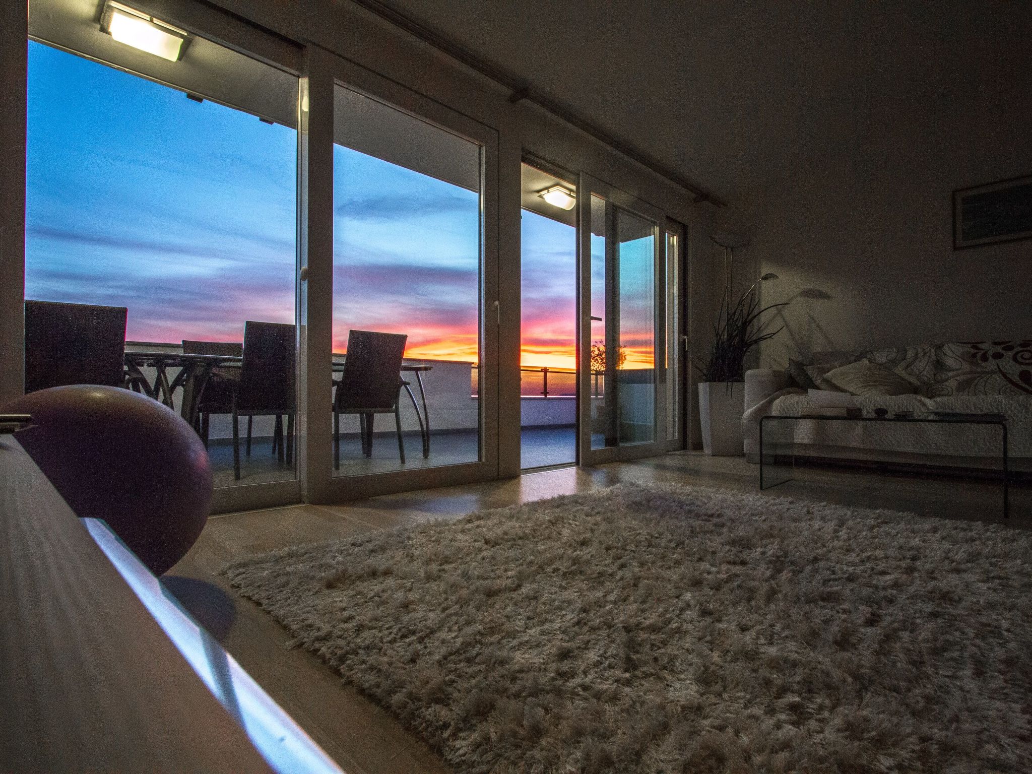 Charmantes Ferienhaus mit grünem Garten-Drinnen