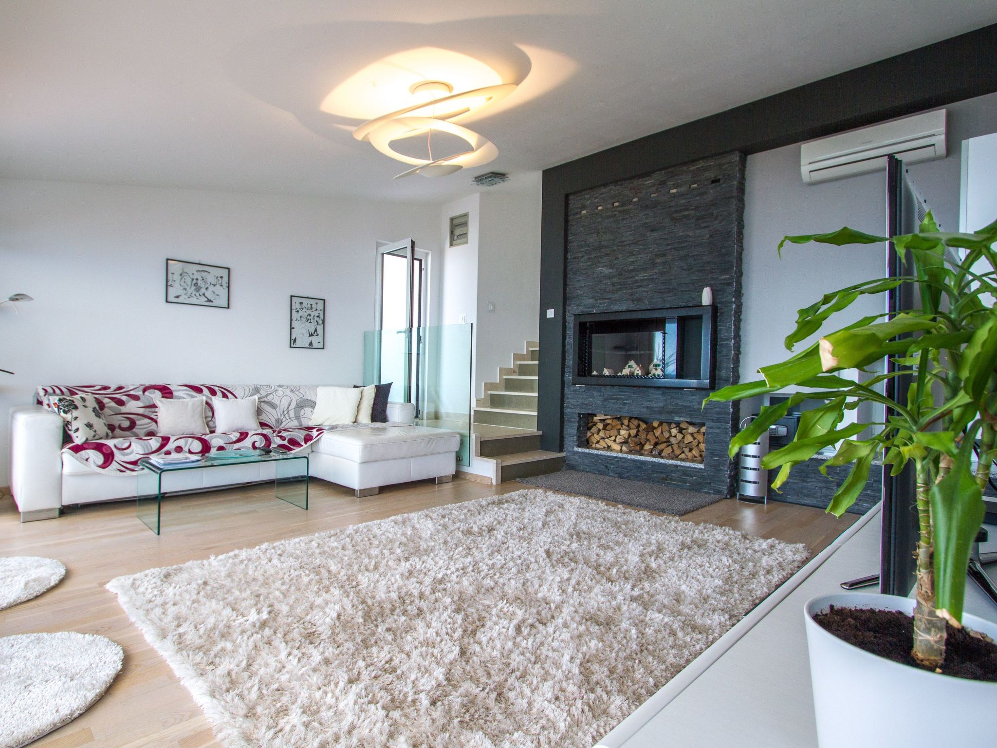 Charmantes Ferienhaus mit grünem Garten-Drinnen