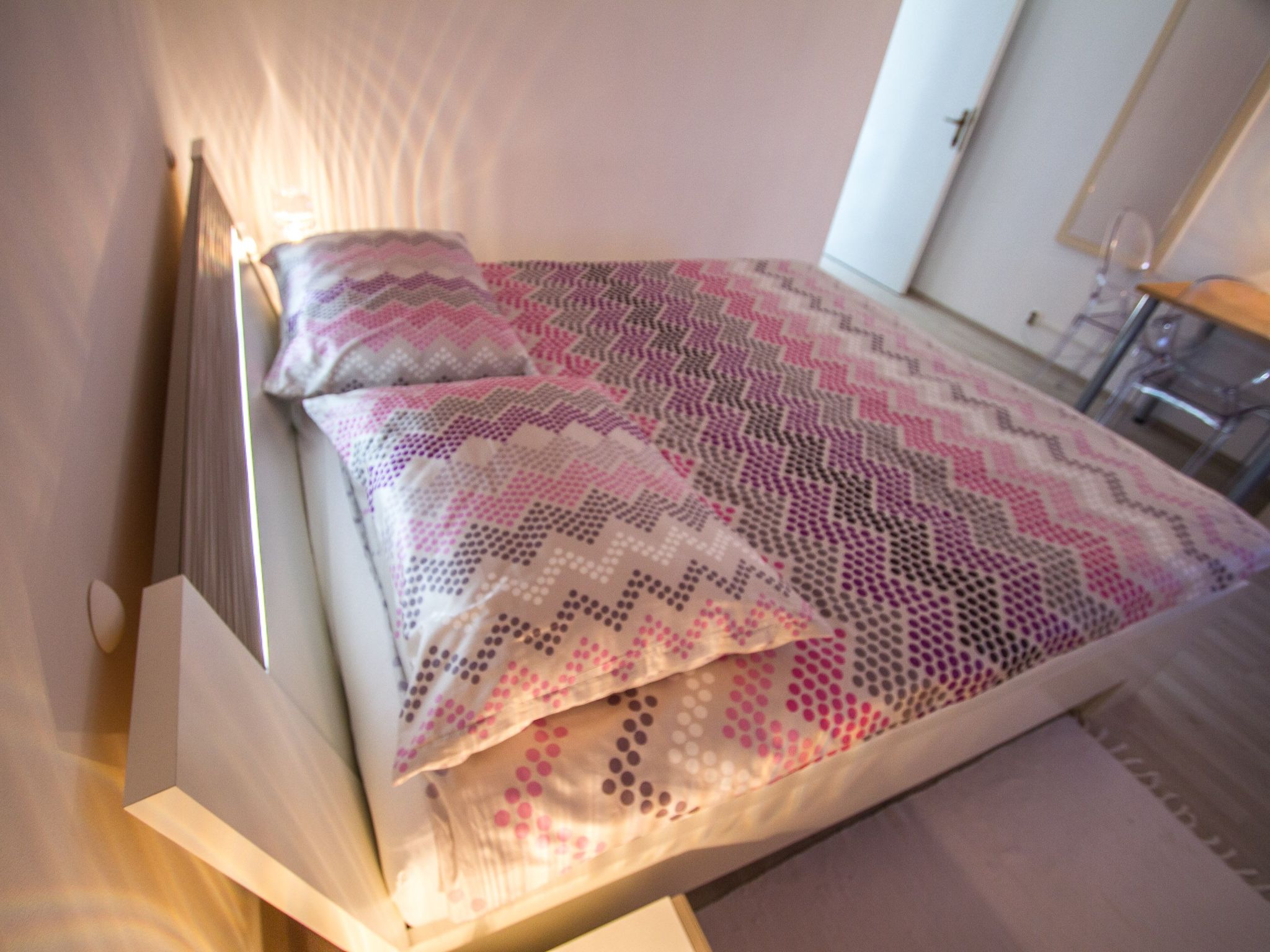 Charmantes Ferienhaus mit grünem Garten-Image-tags.info