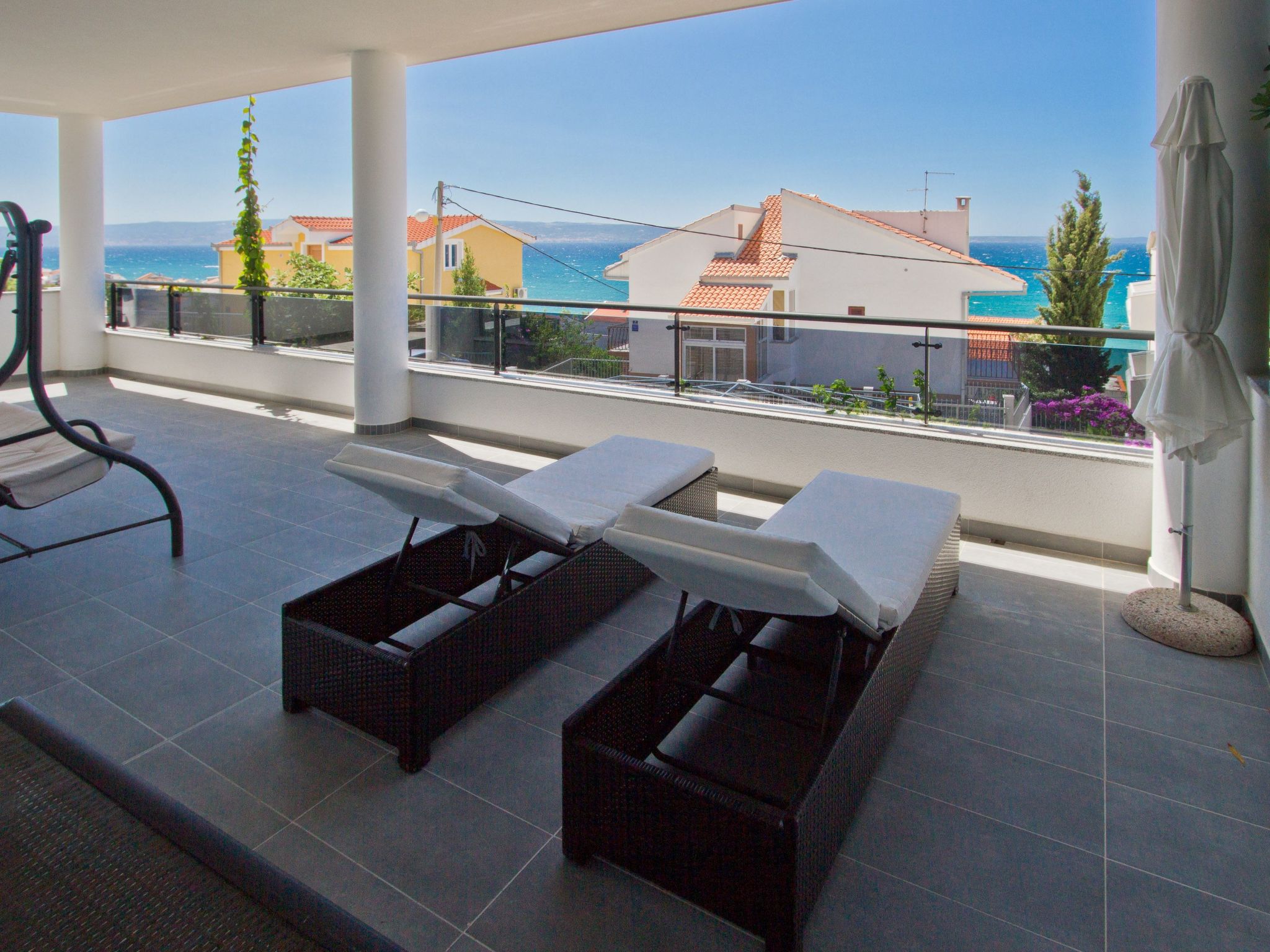 Charmantes Ferienhaus mit grünem Garten-Image-tags.info