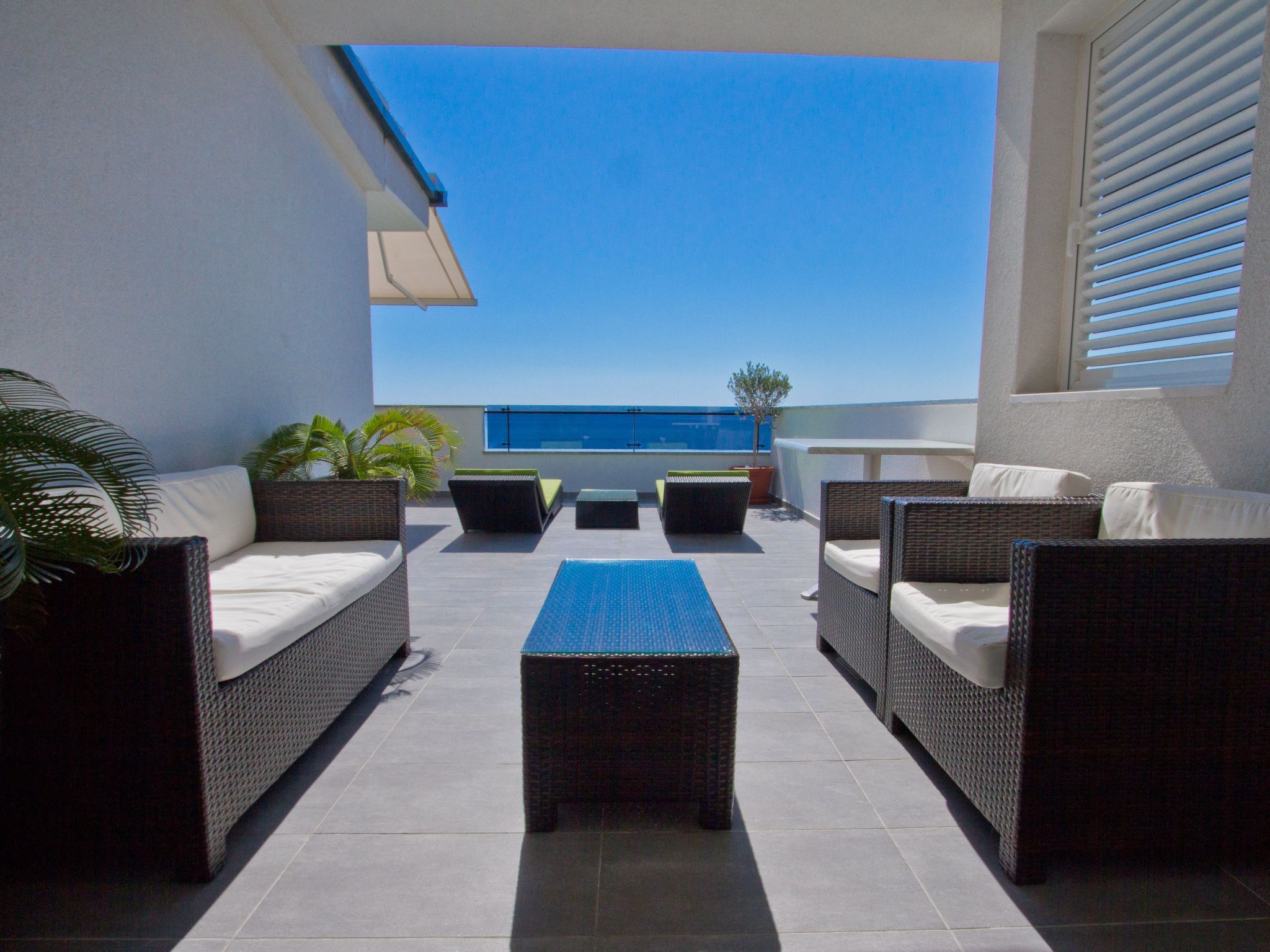 Charmantes Ferienhaus mit grünem Garten-Image-tags.info