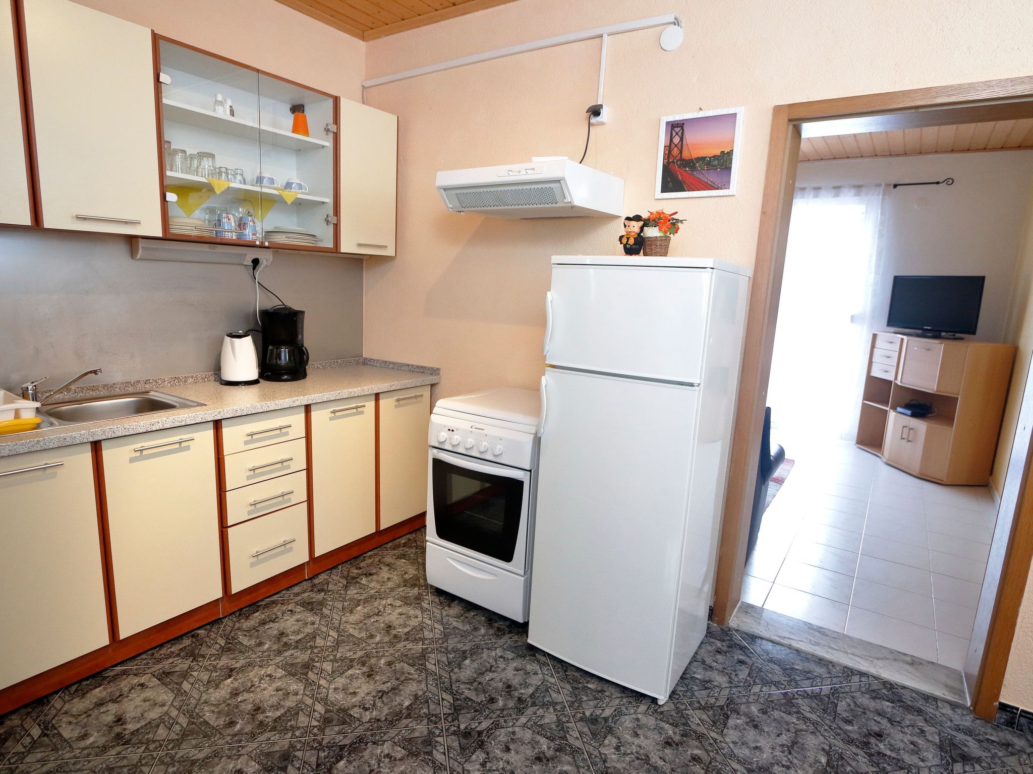 für sechs Personen mit Terrasse — Kitchen / Dining Room (5 of 12)