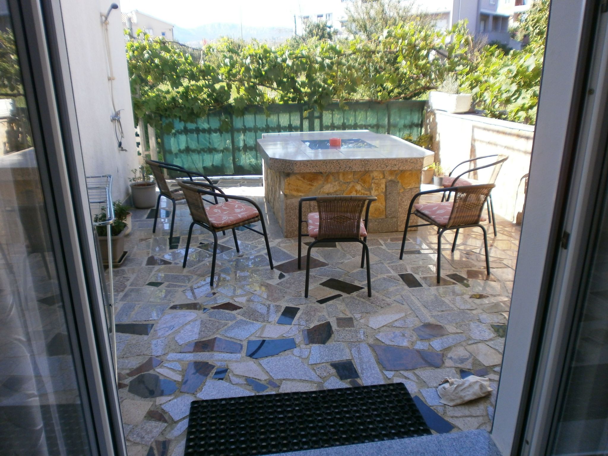 für sechs Personen mit Terrasse — Terrace (1 of 12)