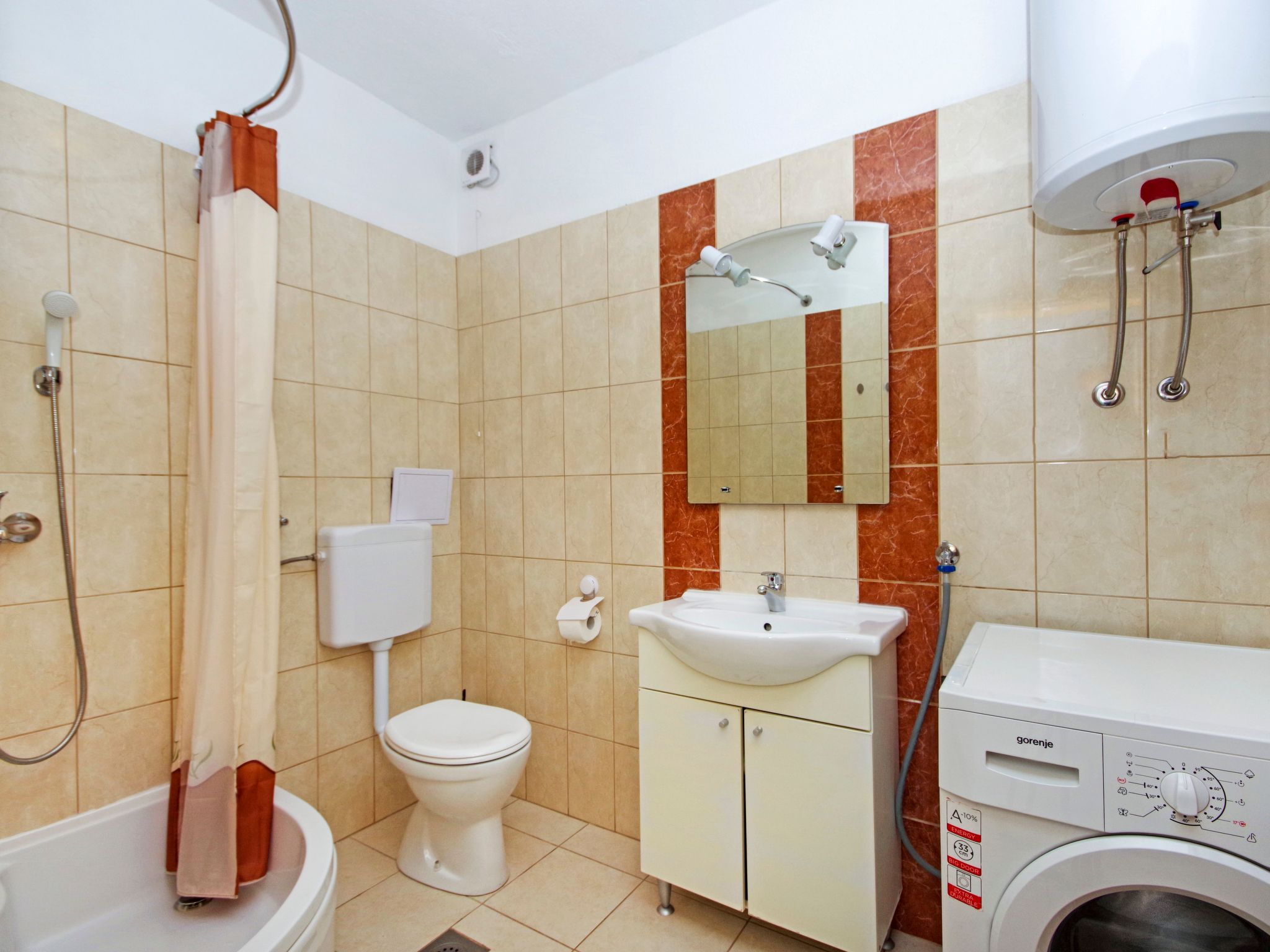 Für 4 Personen ca. 40 m&sup2; in Podstrana, Dalmatien (Gespanschaft Split-Dalma-Drinnen