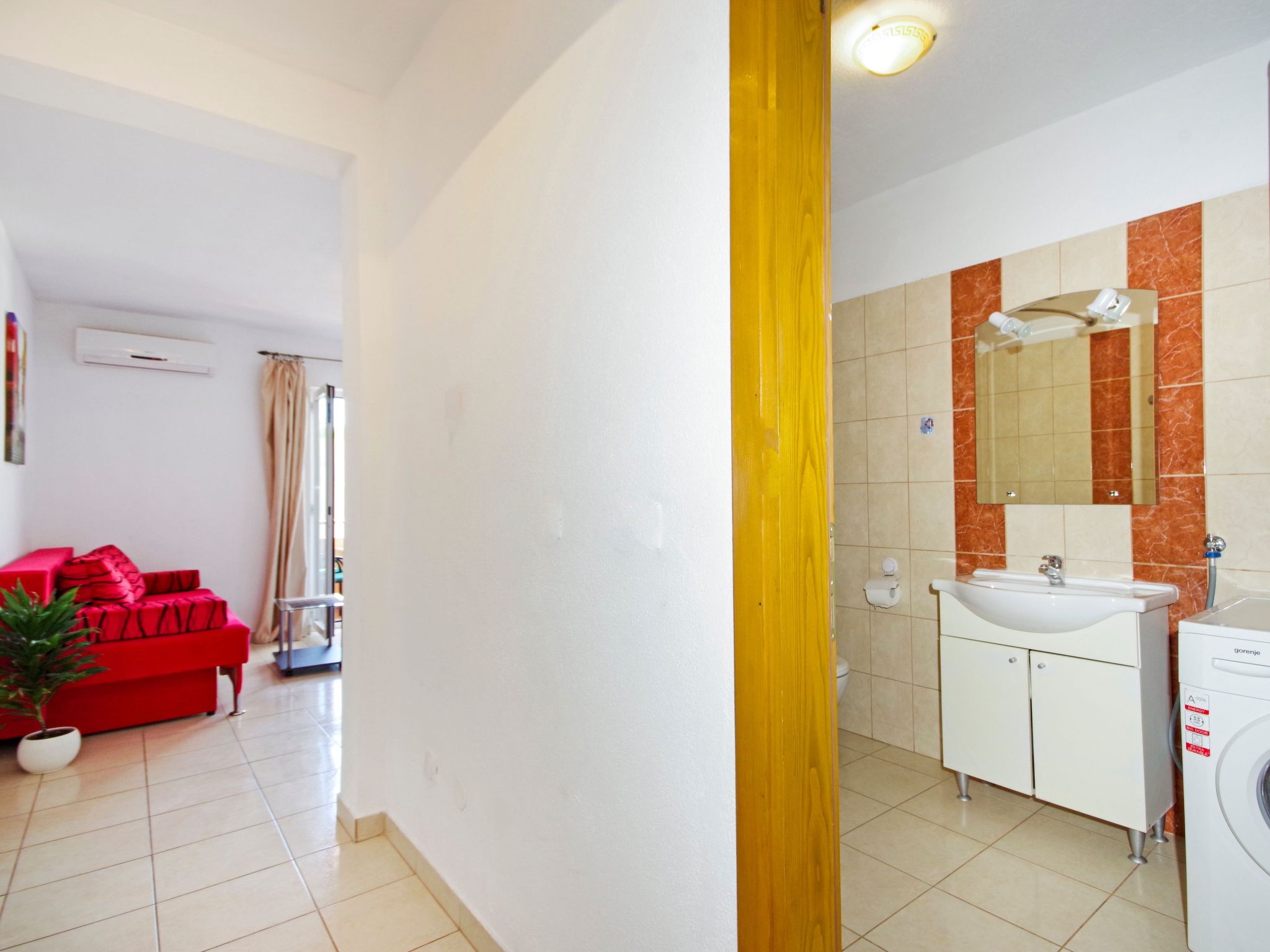 Für 4 Personen ca. 40 m&sup2; in Podstrana, Dalmatien (Gespanschaft Split-Dalma-Drinnen