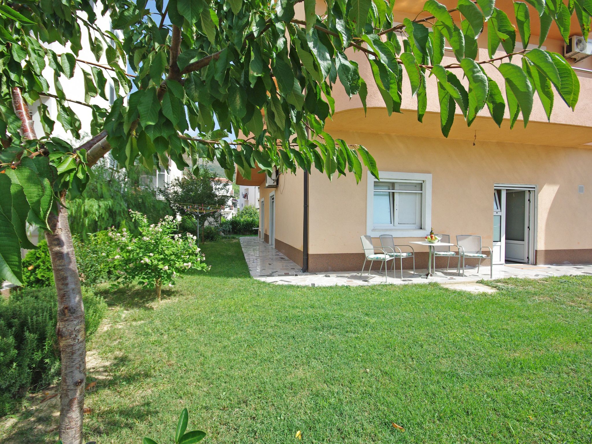 Für 4 Personen ca. 60 m&sup2; in Podstrana, Dalmatien (Gespanschaft Split-Dalma-Image-tags.info