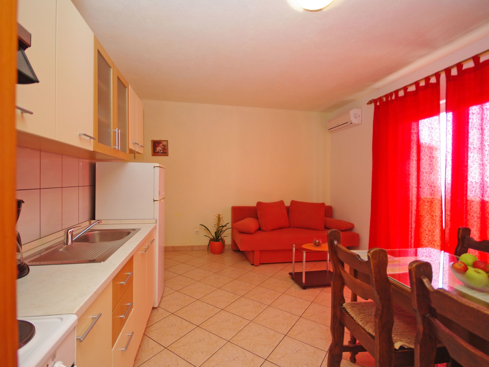 Für 4 Personen ca. 40 m&sup2; in Podstrana, Dalmatien (Gespanschaft Split-Dalma-Drinnen