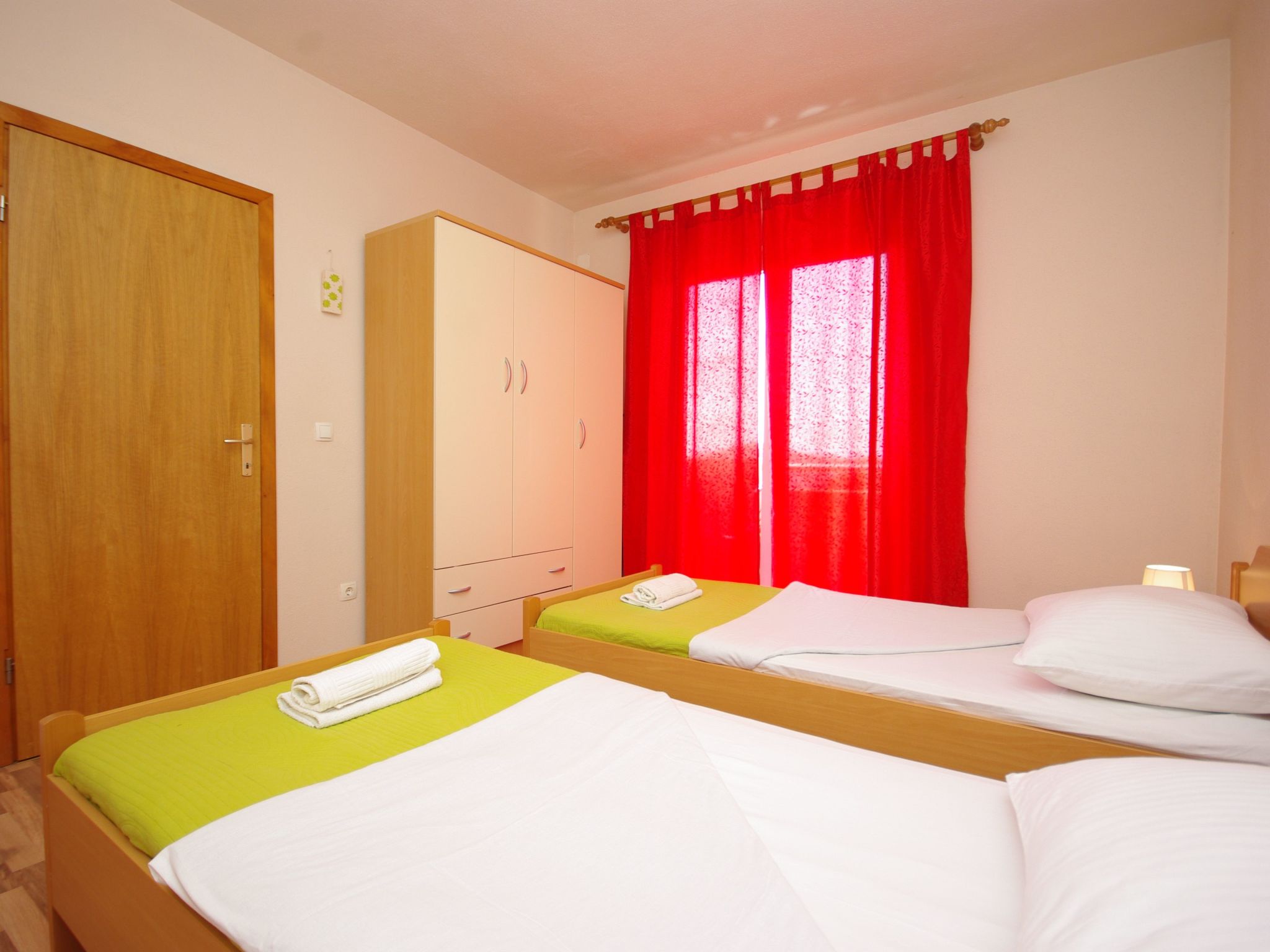 Für 4 Personen ca. 40 m&sup2; in Podstrana, Dalmatien (Gespanschaft Split-Dalma-Drinnen