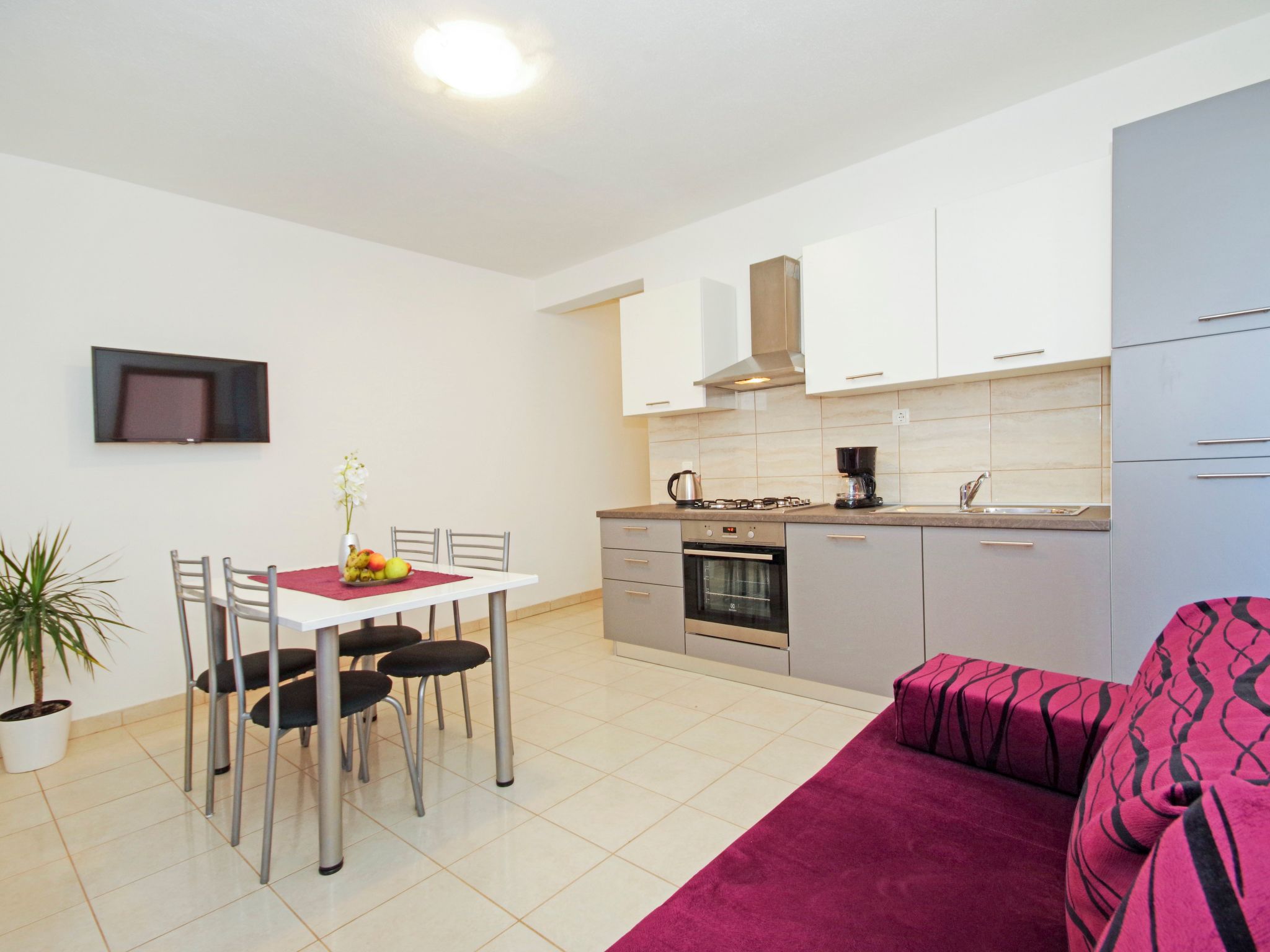 Für 4 Personen ca. 40 m&sup2; in Podstrana, Dalmatien (Gespanschaft Split-Dalma-Image-tags.info