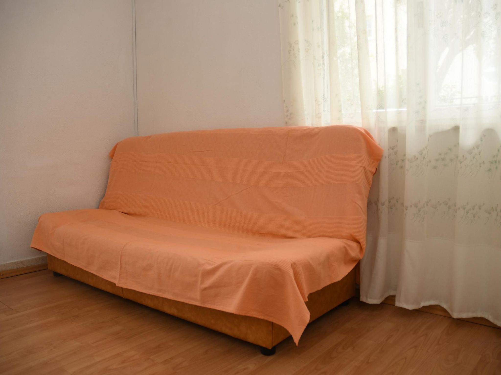 Mit Privatparkplatz-Dedans