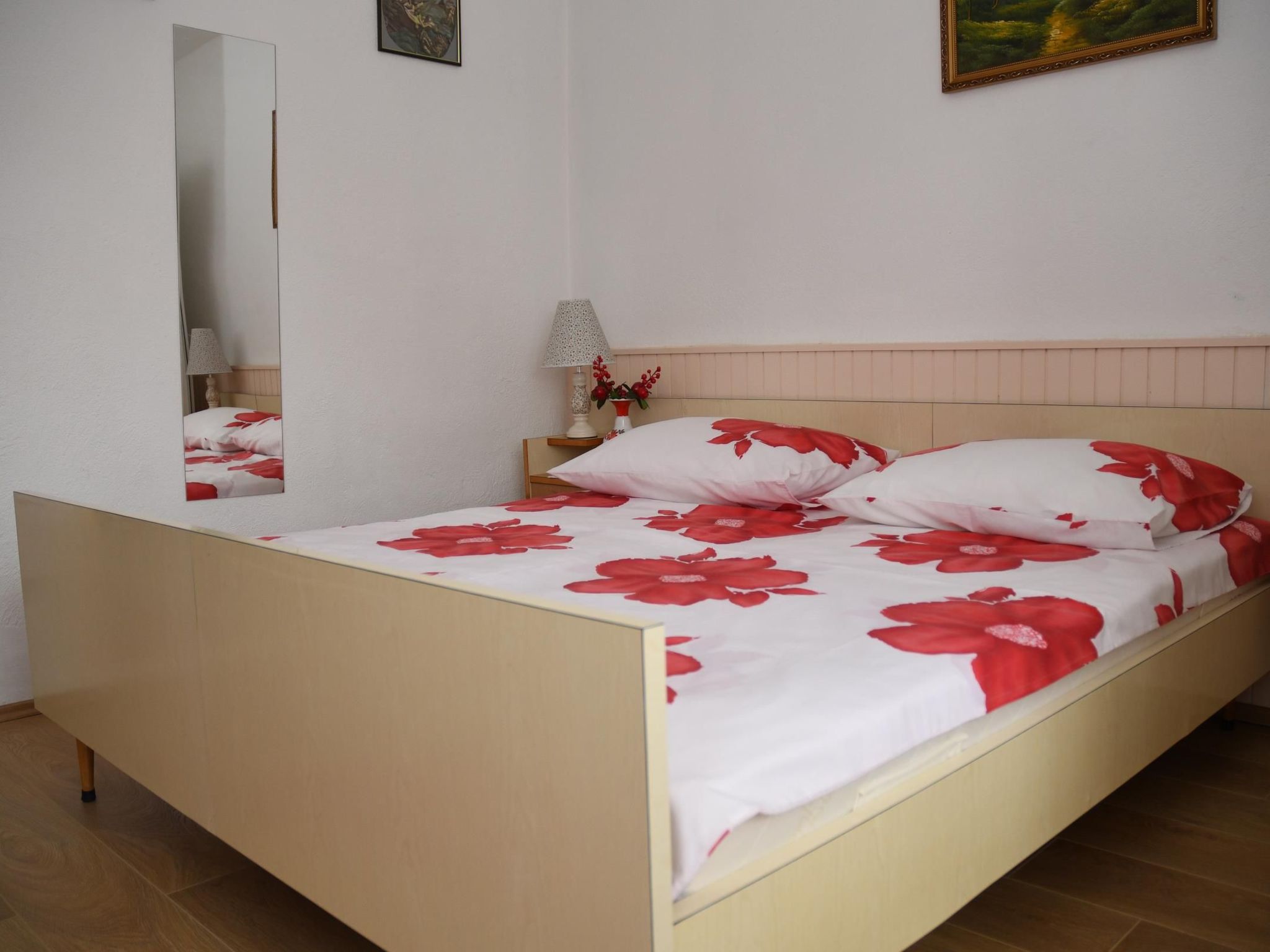 Mit Privatparkplatz-Dedans