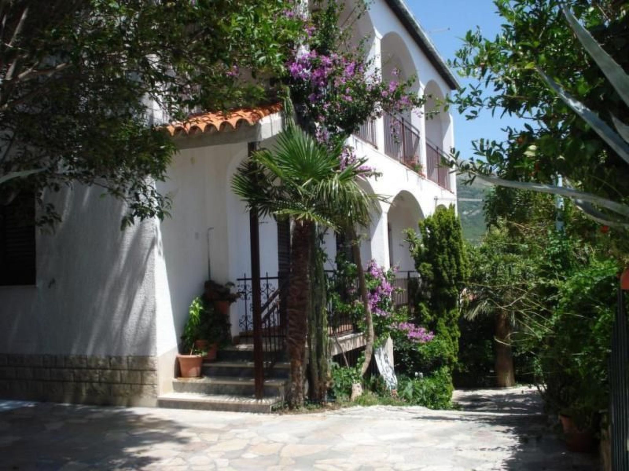 Mit Privatparkplatz-Dedans