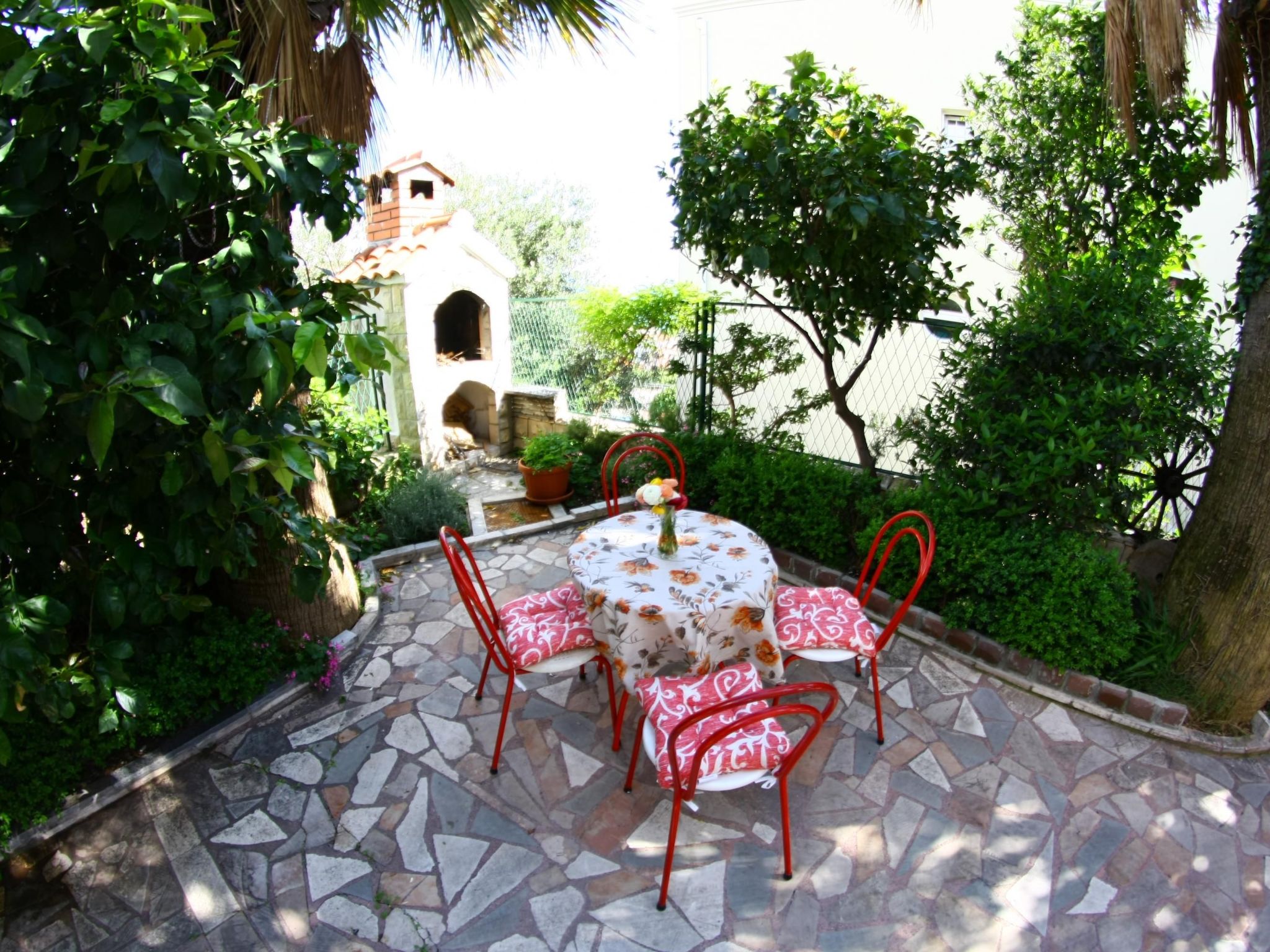 Mit Privatparkplatz-Dedans