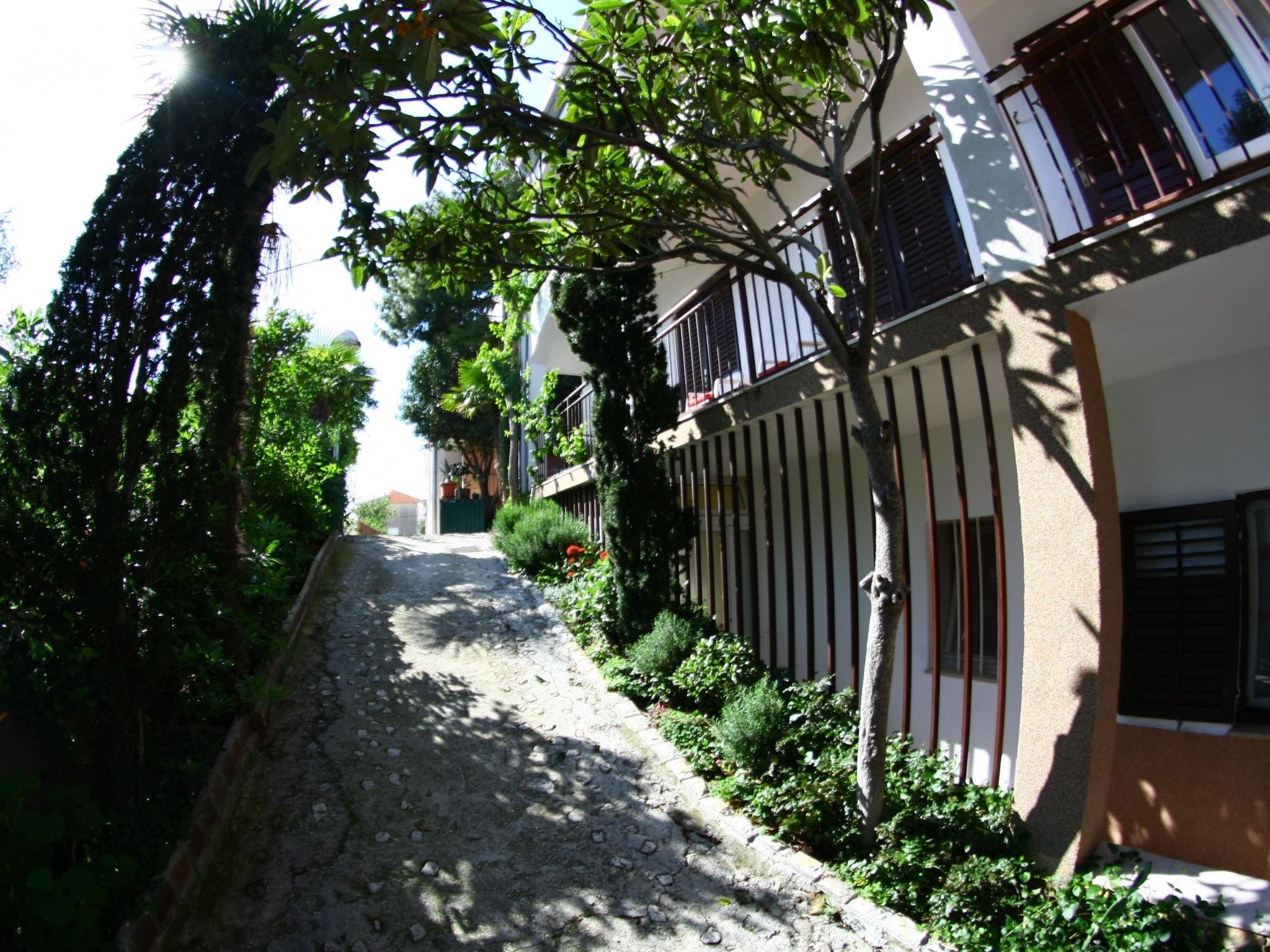 Mit Privatparkplatz-Dedans